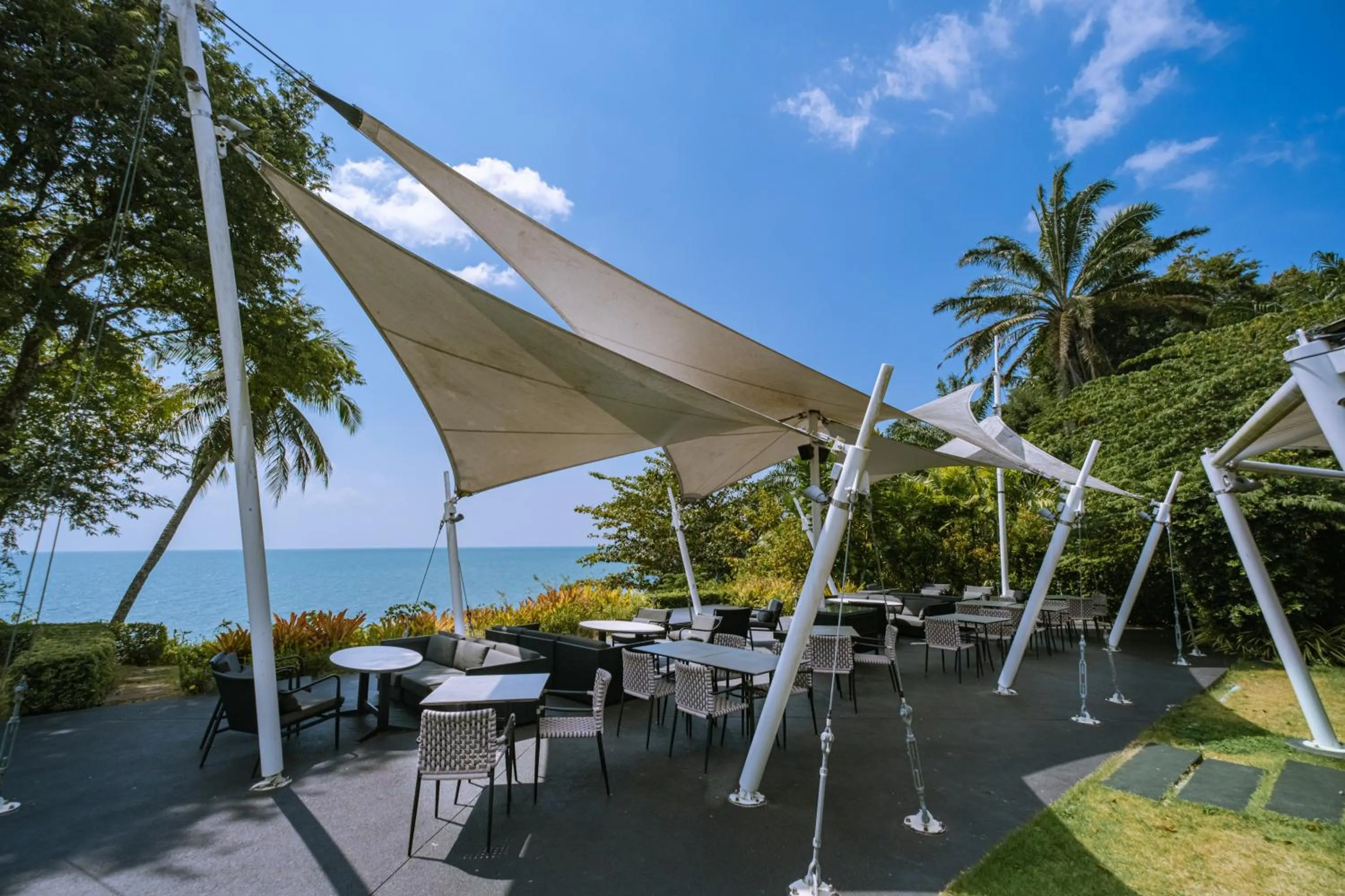 Restaurant/places to eat in The ShellSea Krabi I Luxury Beach Front Resort & Pool Villa