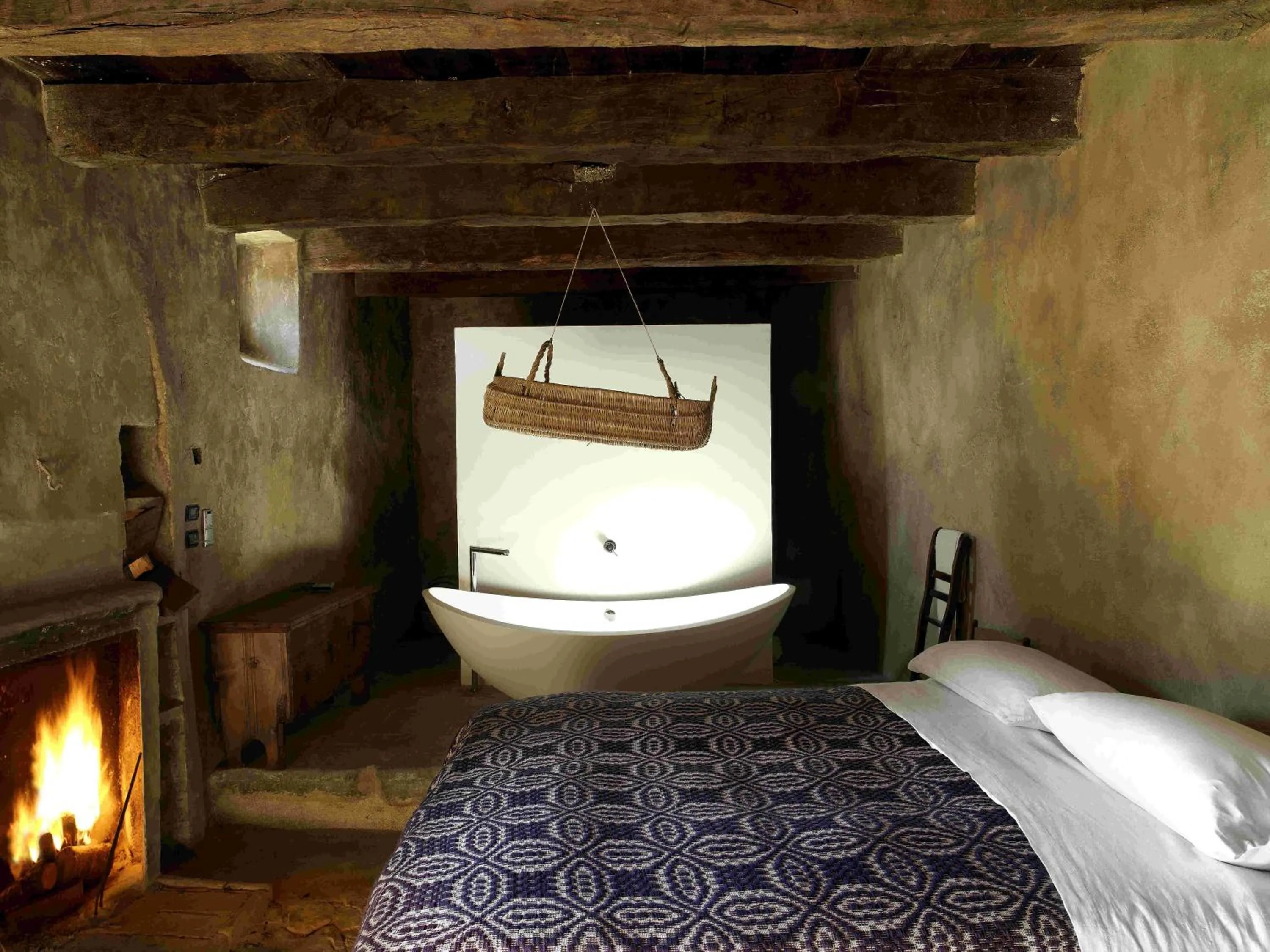 Photo of the whole room, Bed in Sextantio Albergo Diffuso