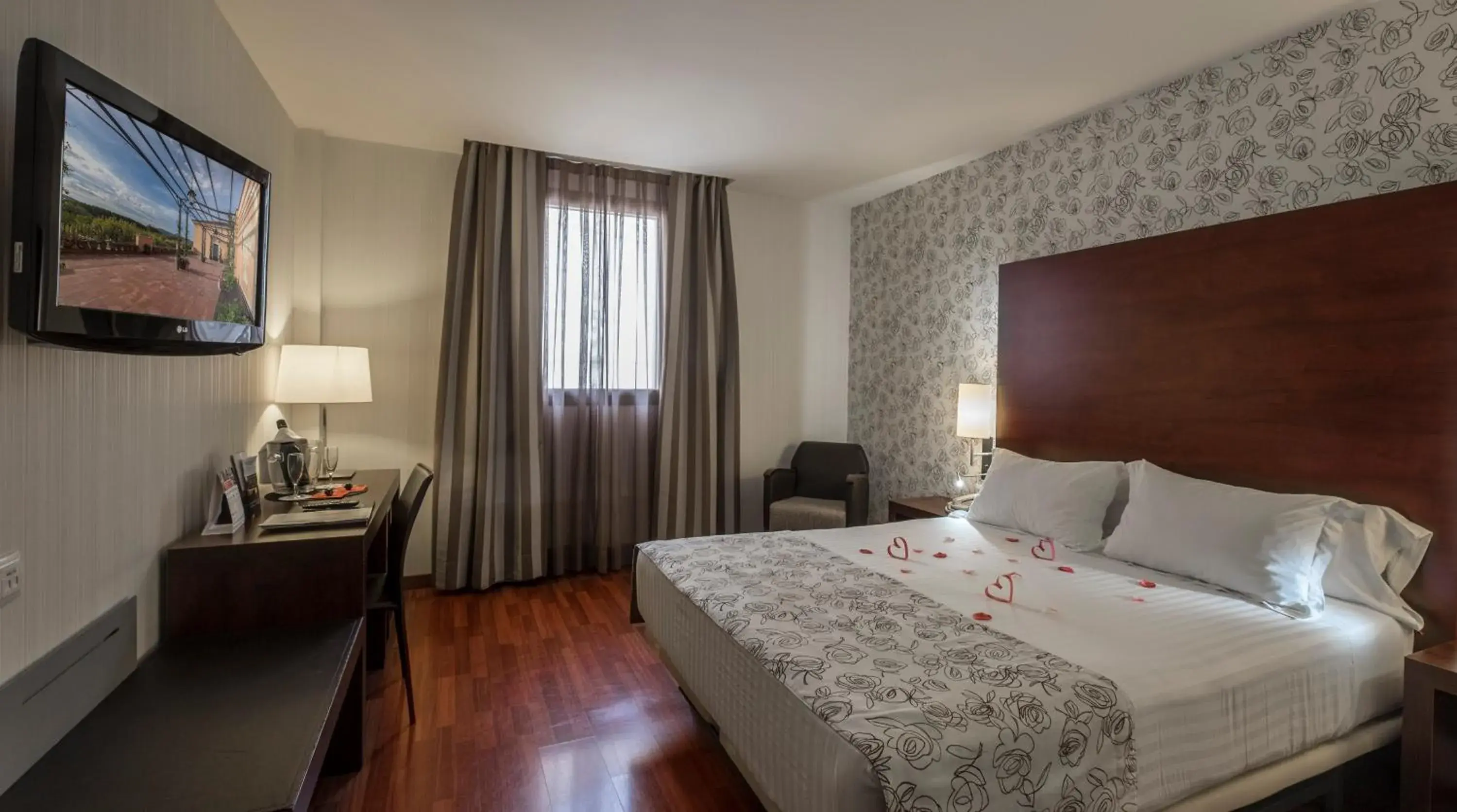 Photo of the whole room, Bed in Hotel Gran Ultonia Photo of the whole room, Bed in Hotel Gran Ultonia