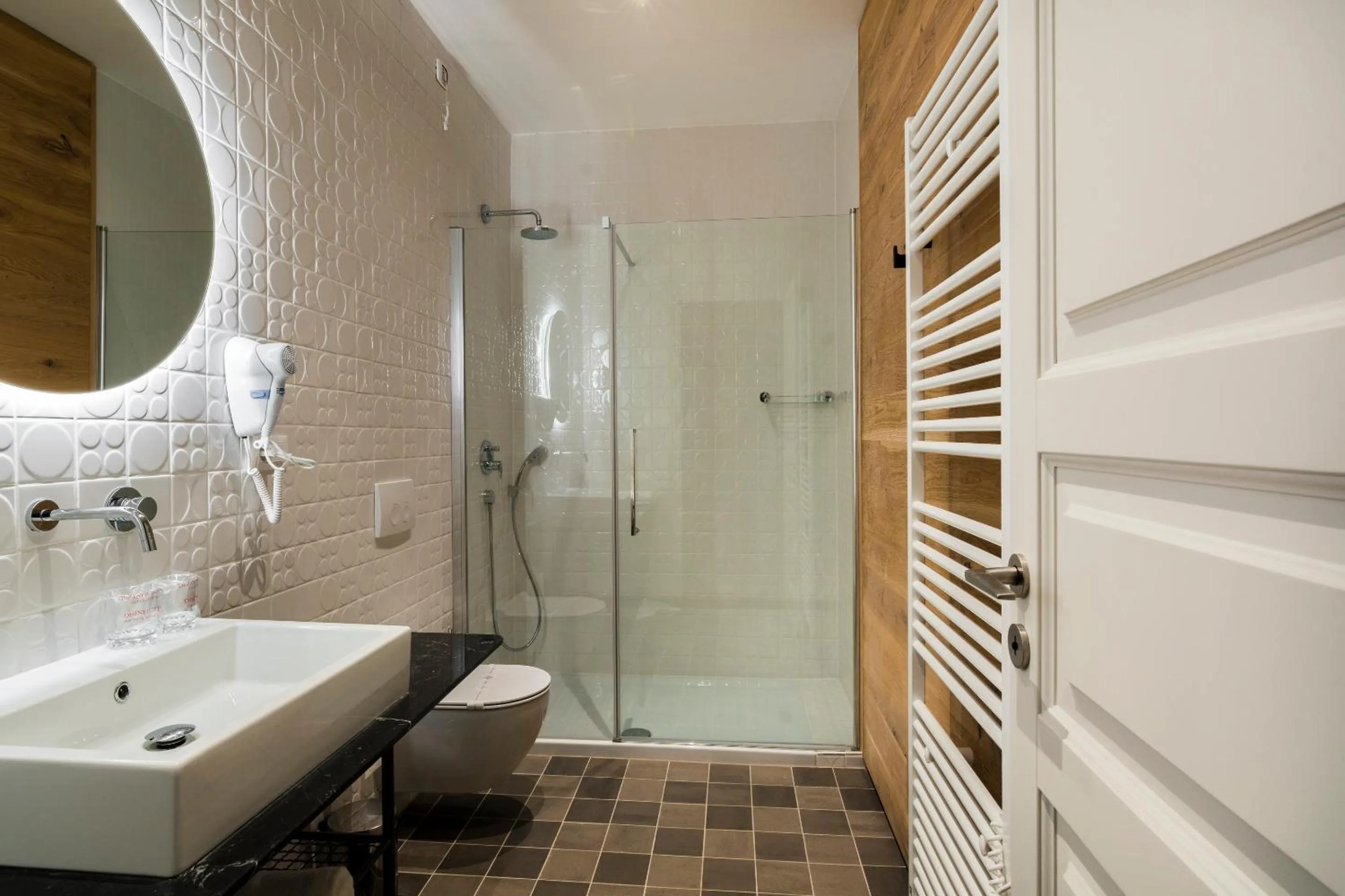 Shower in Hotel Peteani