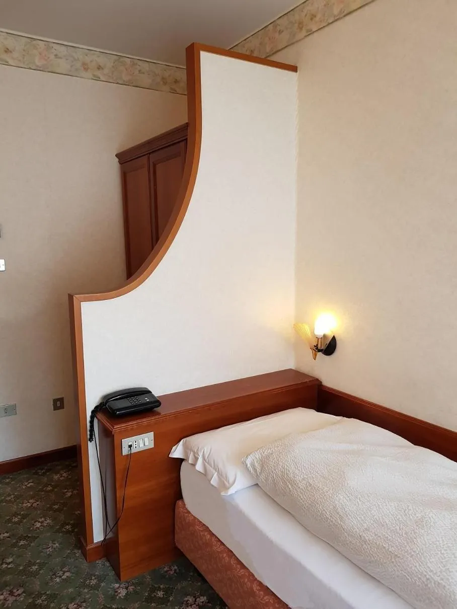 Bedroom, Bed in Hotel Moena