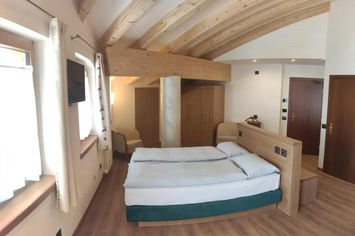 Bedroom, Bed in Hotel Moena