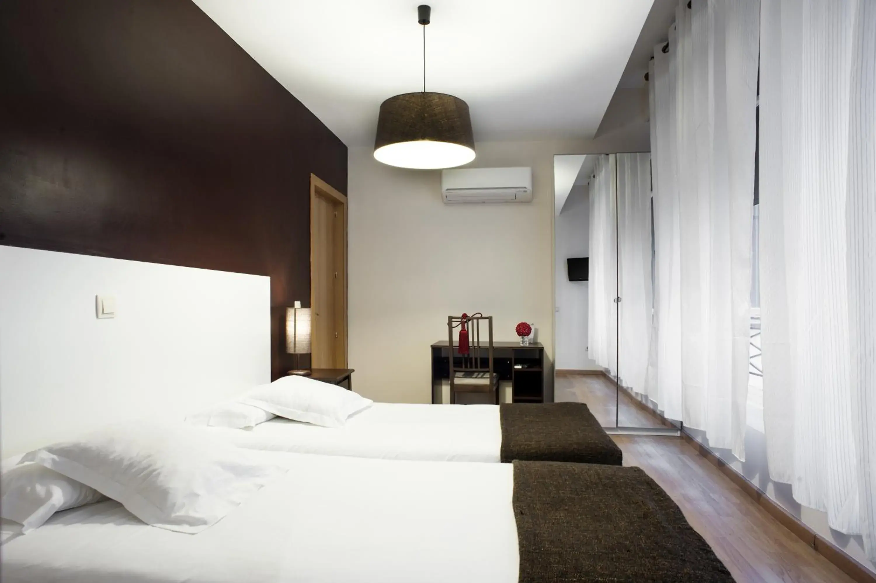 Twin Room in THC Gran Via Hostel Twin Room in THC Gran Via Hostel