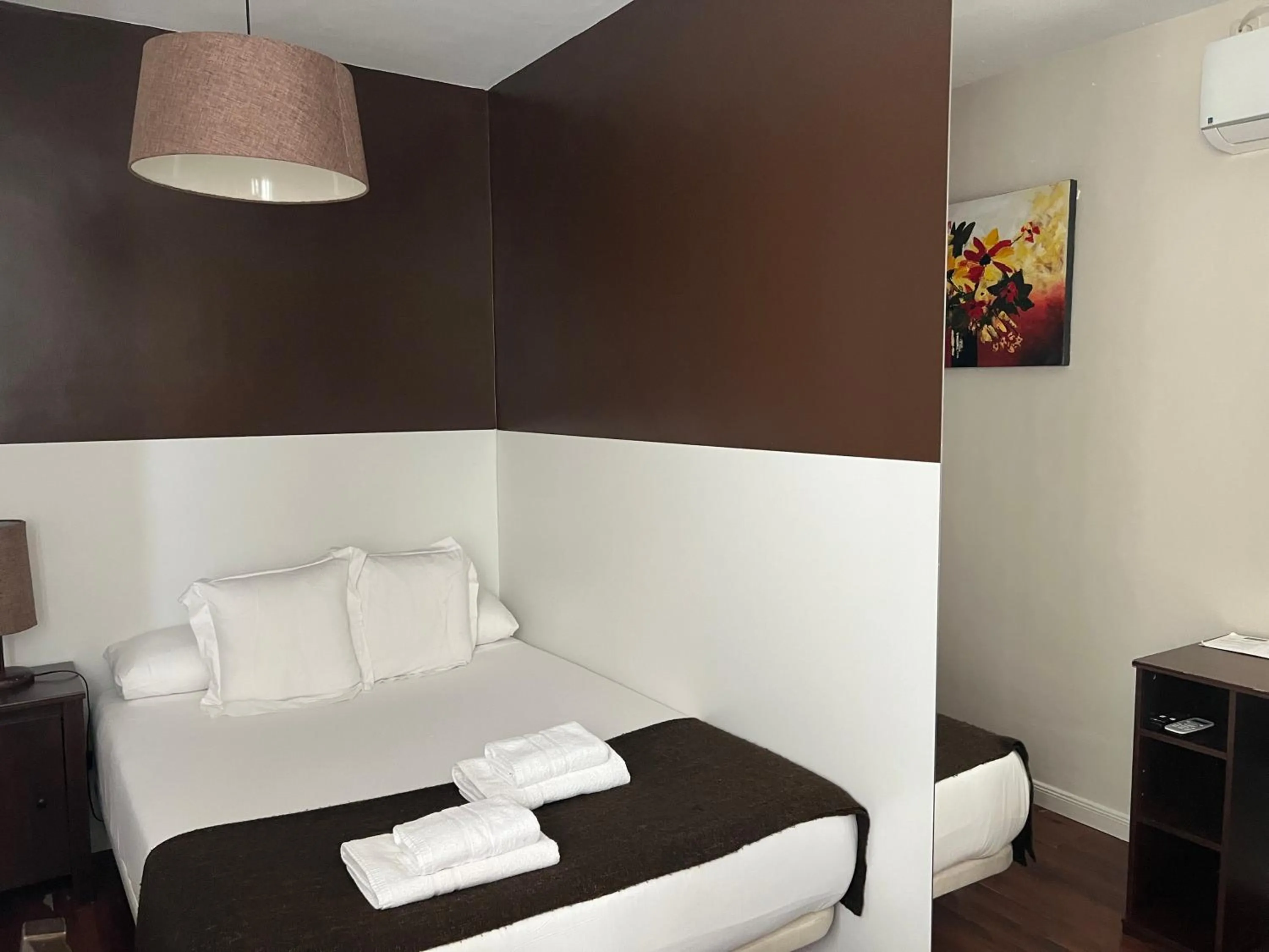 Small Double Room in THC Gran Via Hostel