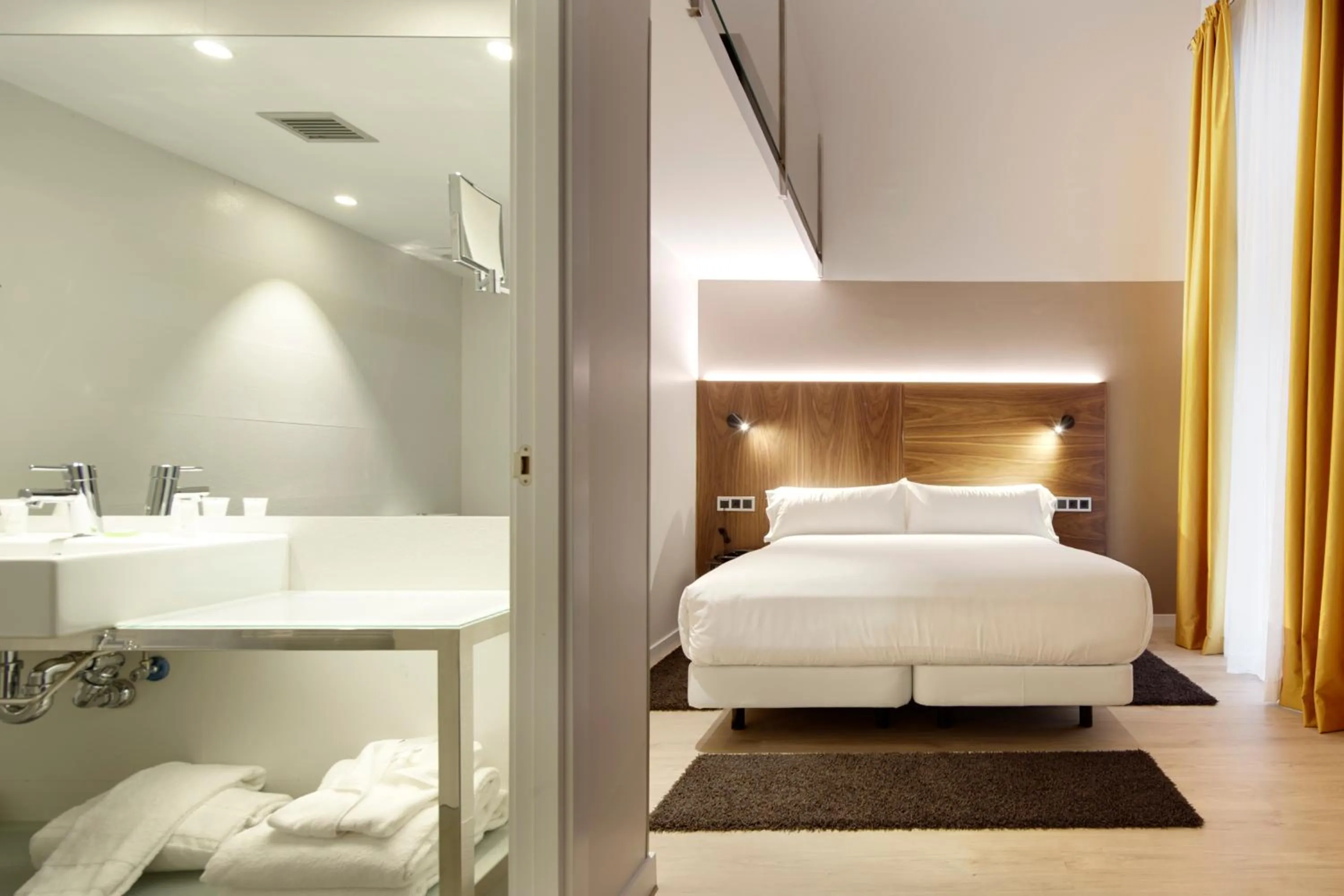 Bathroom, Bed in HOTEL ARRiZUL CONGRESS
