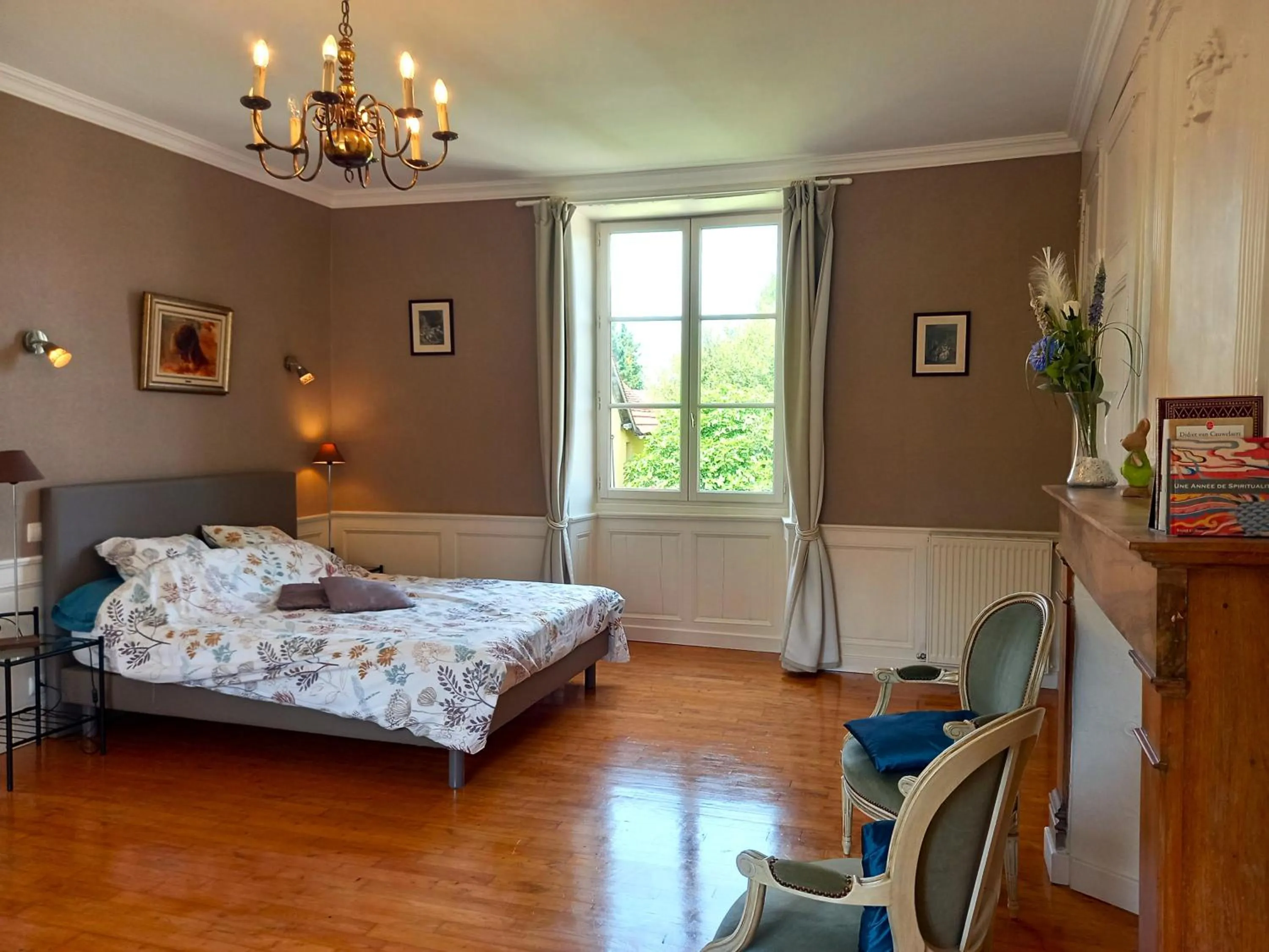 Bedroom, Bed in Au pays de Jacquou : Chambre d’hôtes et table d’hôtes