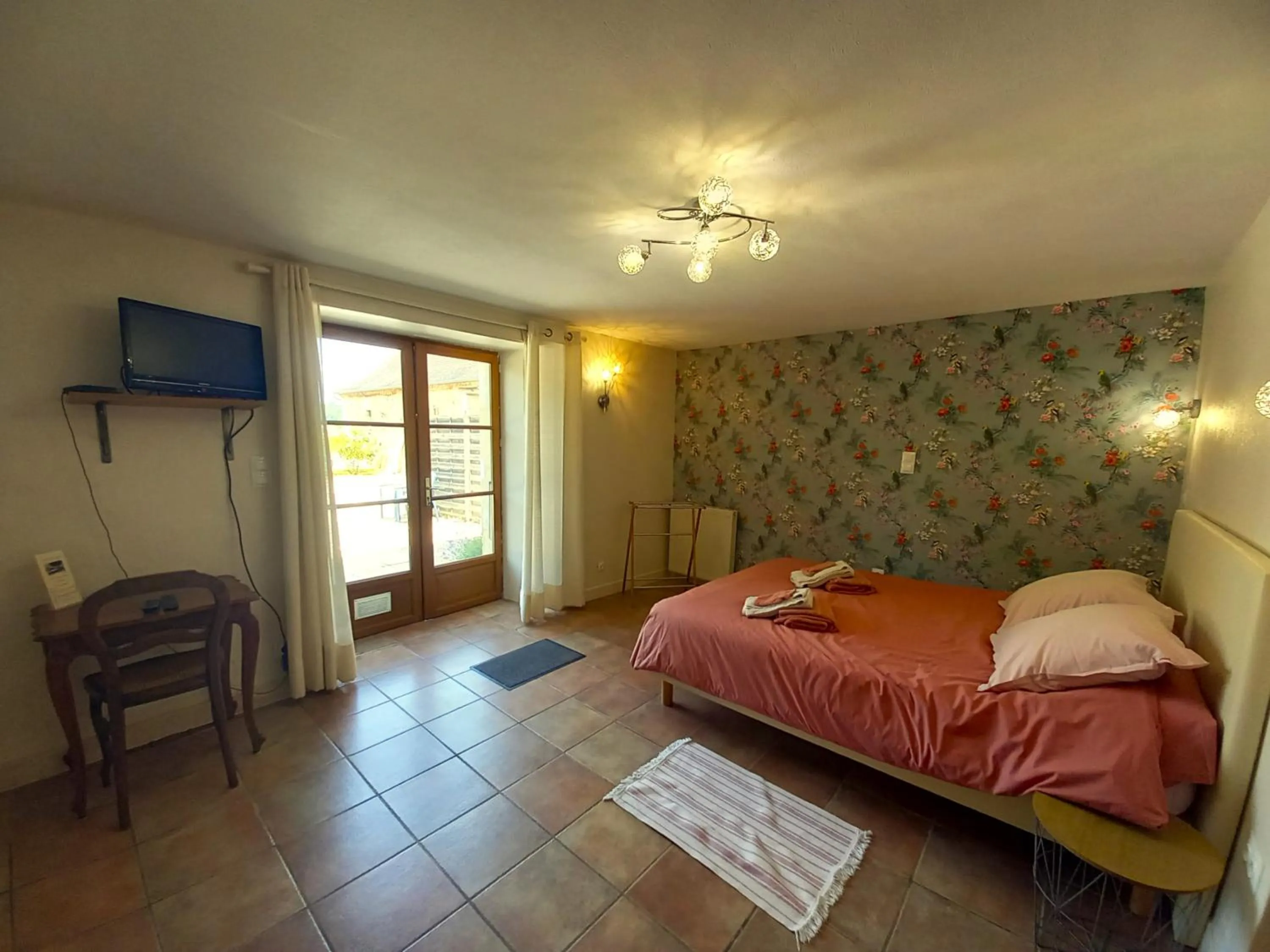 Bedroom, Bed in Au pays de Jacquou : Chambre d’hôtes et table d’hôtes