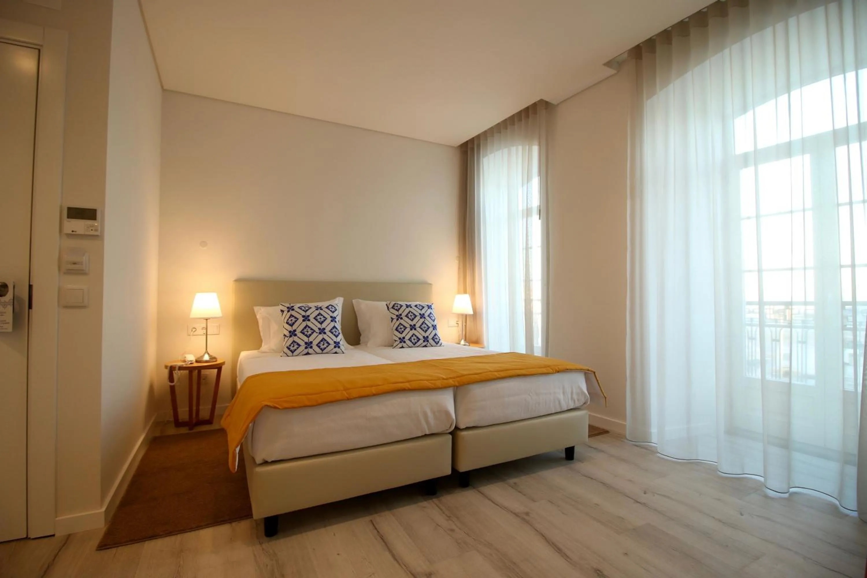 Day, Bed in Hotel Riverside Alfama