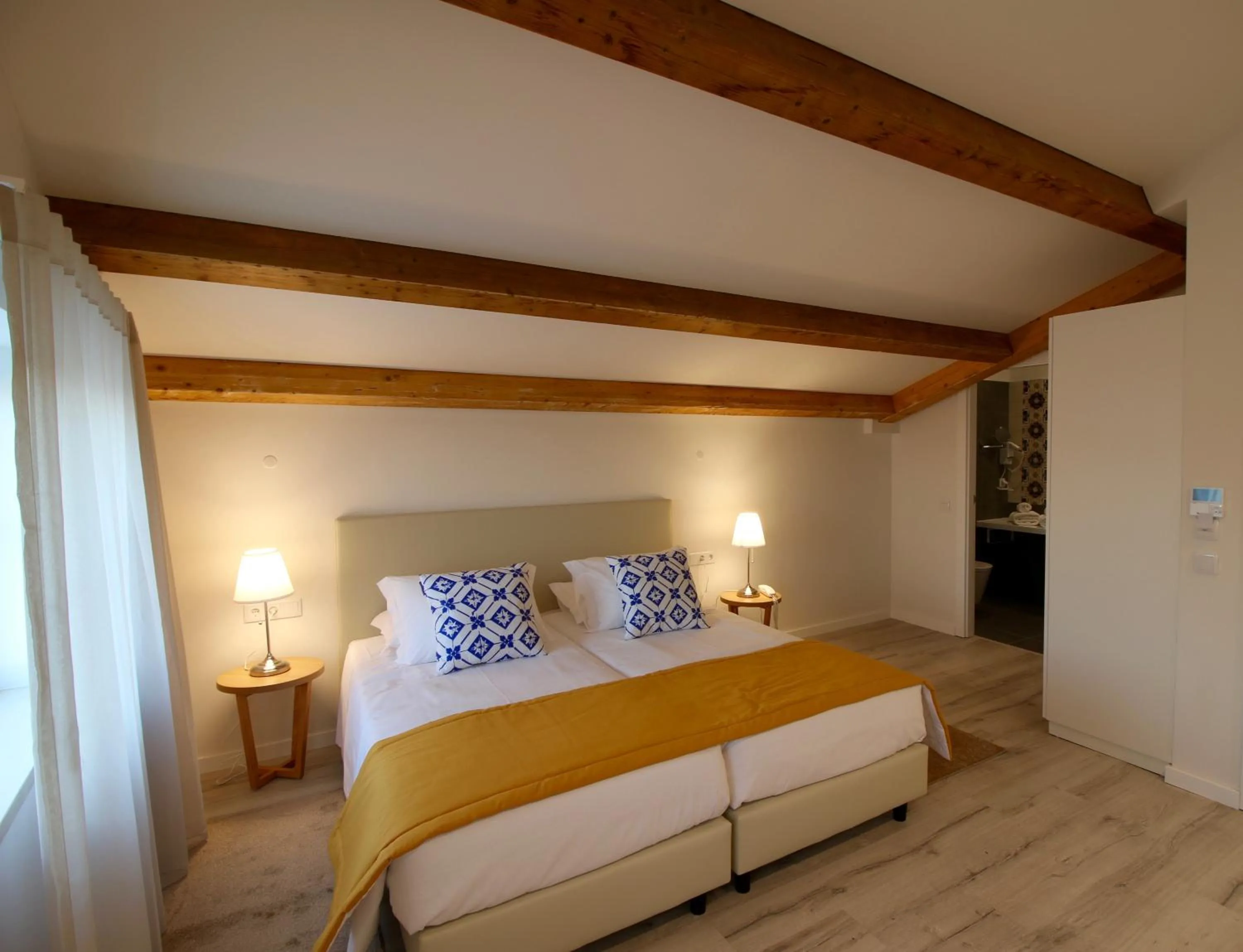 Day, Bed in Hotel Riverside Alfama