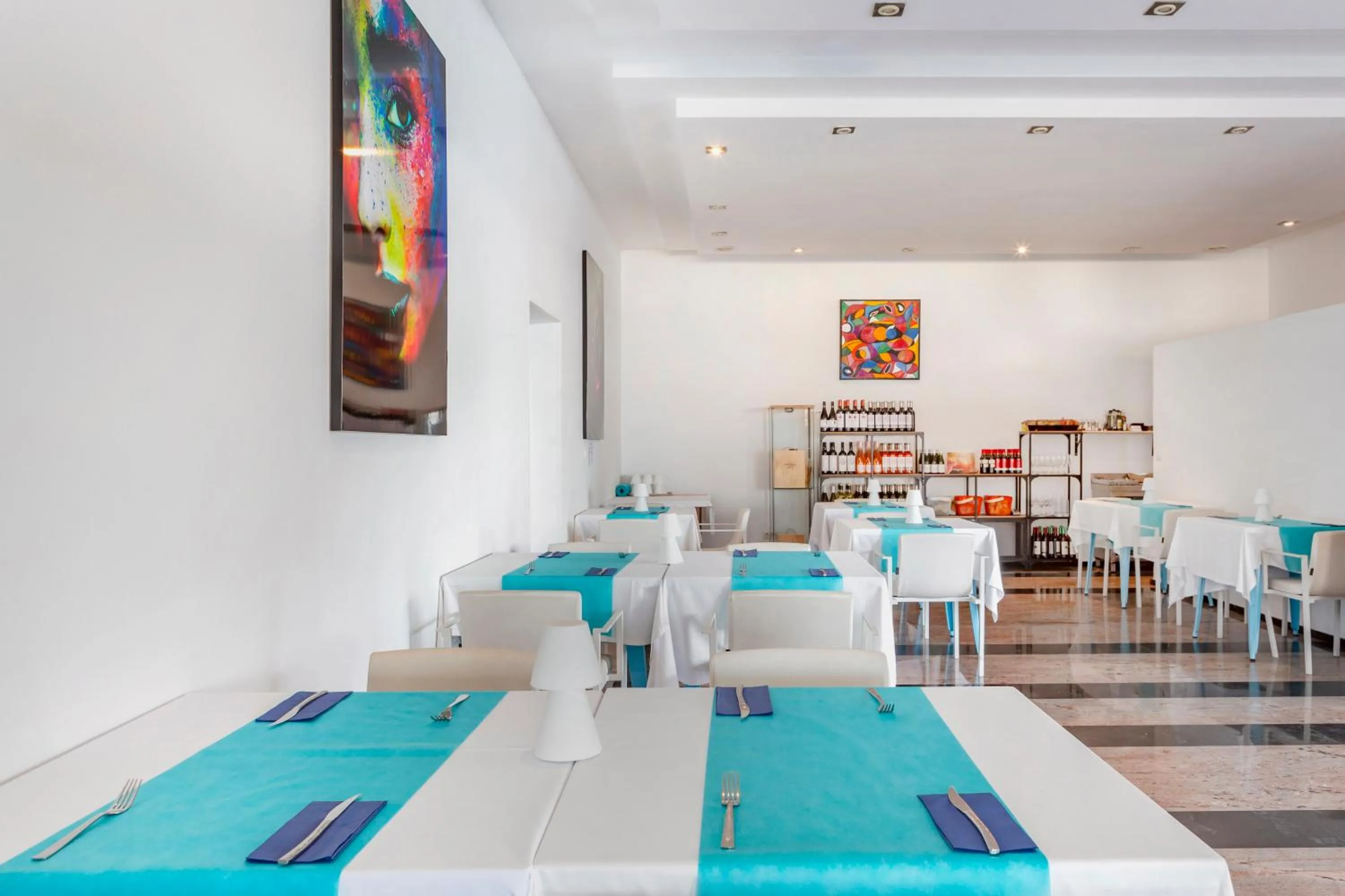 Restaurant/places to eat in Club Cala Blanca