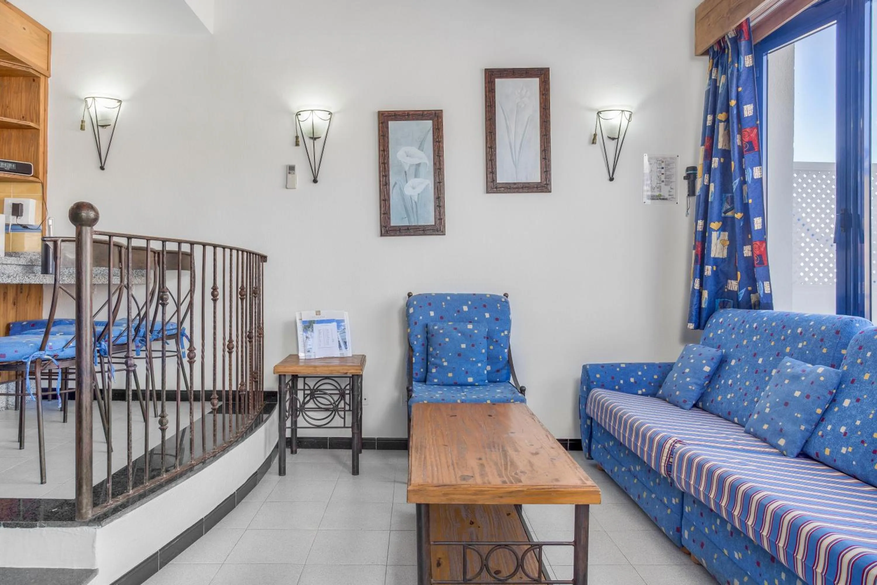 Living room, Bed in Club Cala Blanca