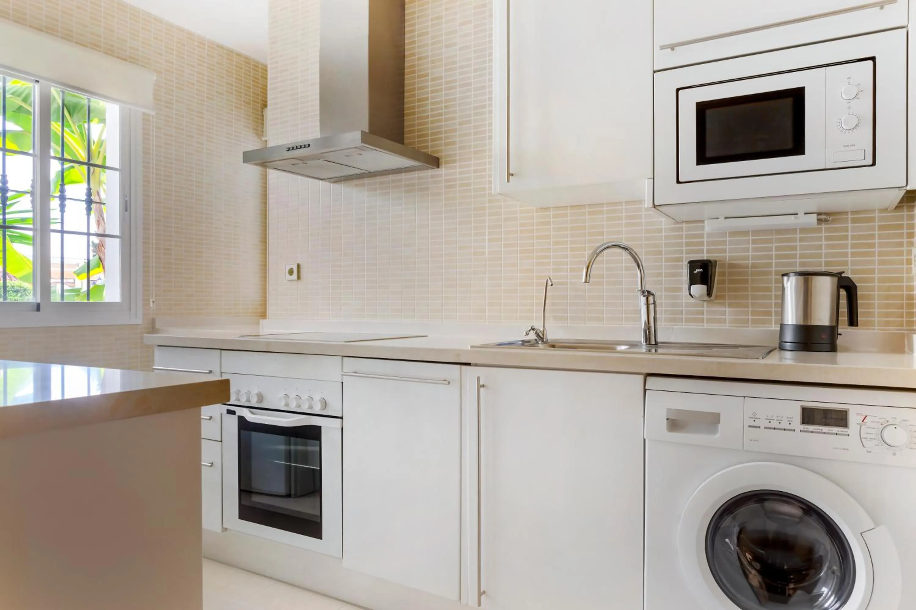Kitchen or kitchenette in Royal Oasis Club at Pueblo Quinta
