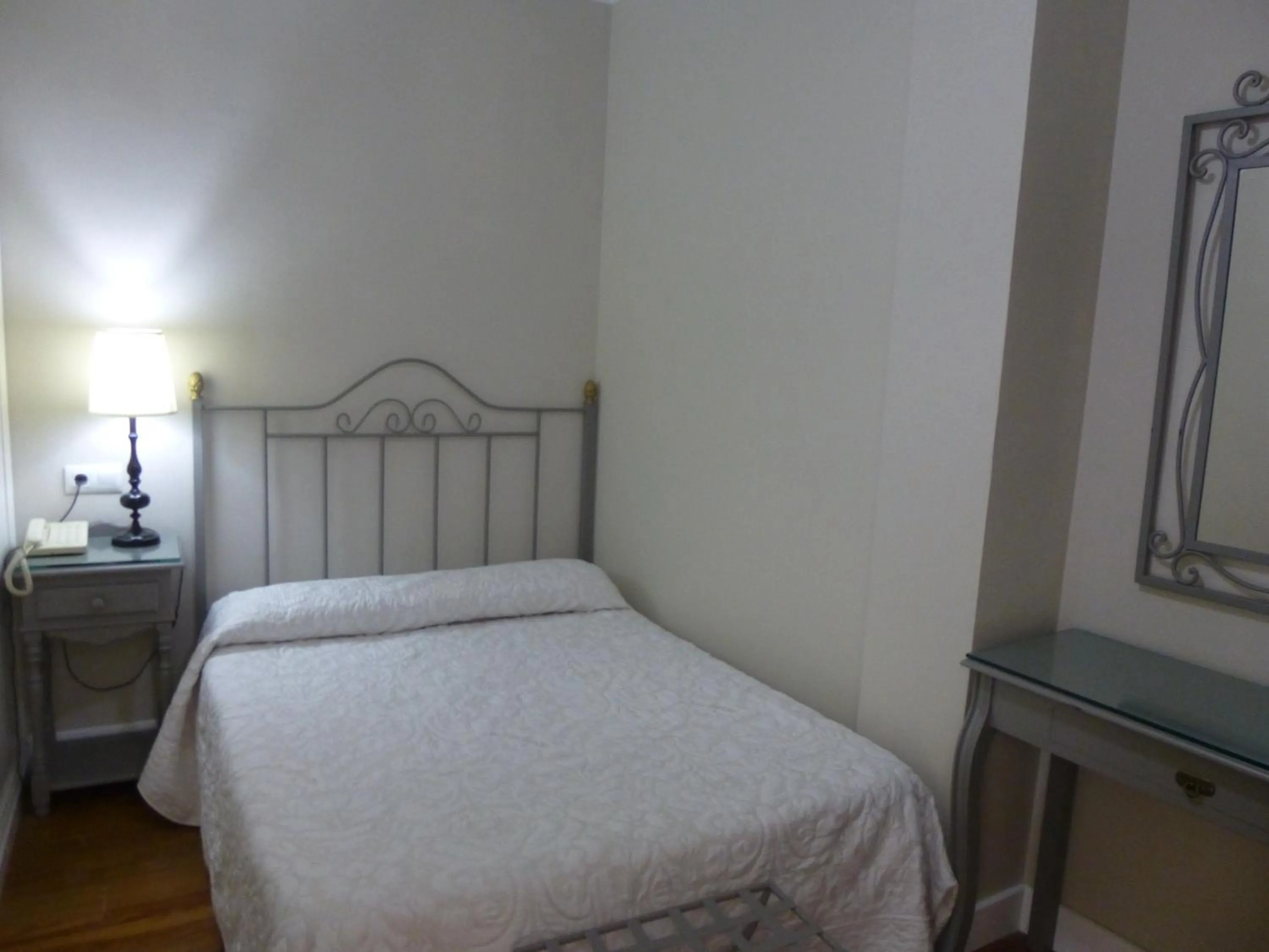 Photo of the whole room, Bed in Le Petit Paris