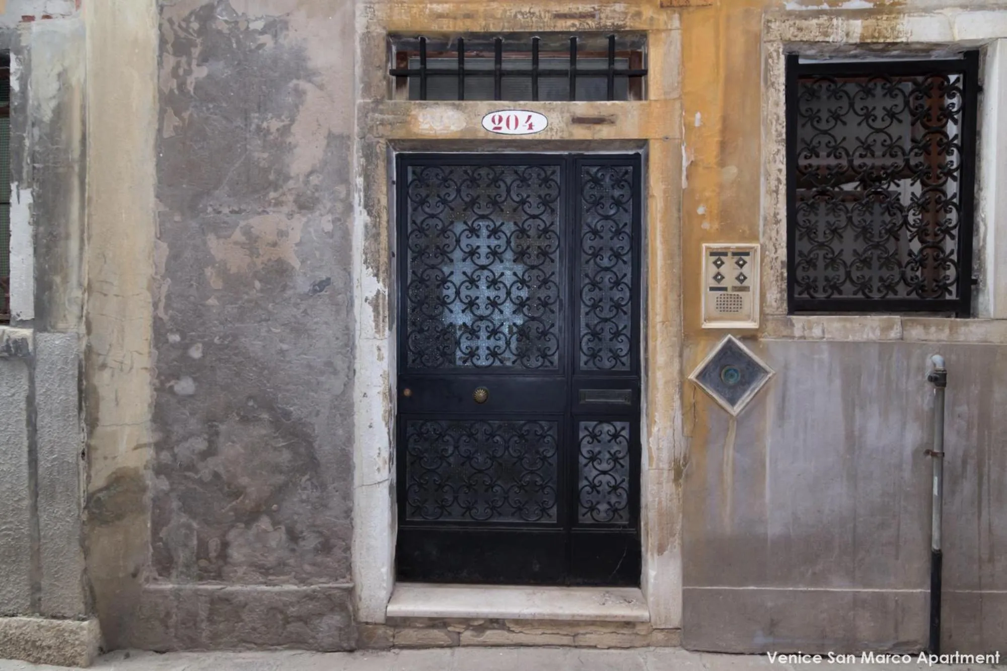 Street view in Venice San Marco Apartment
