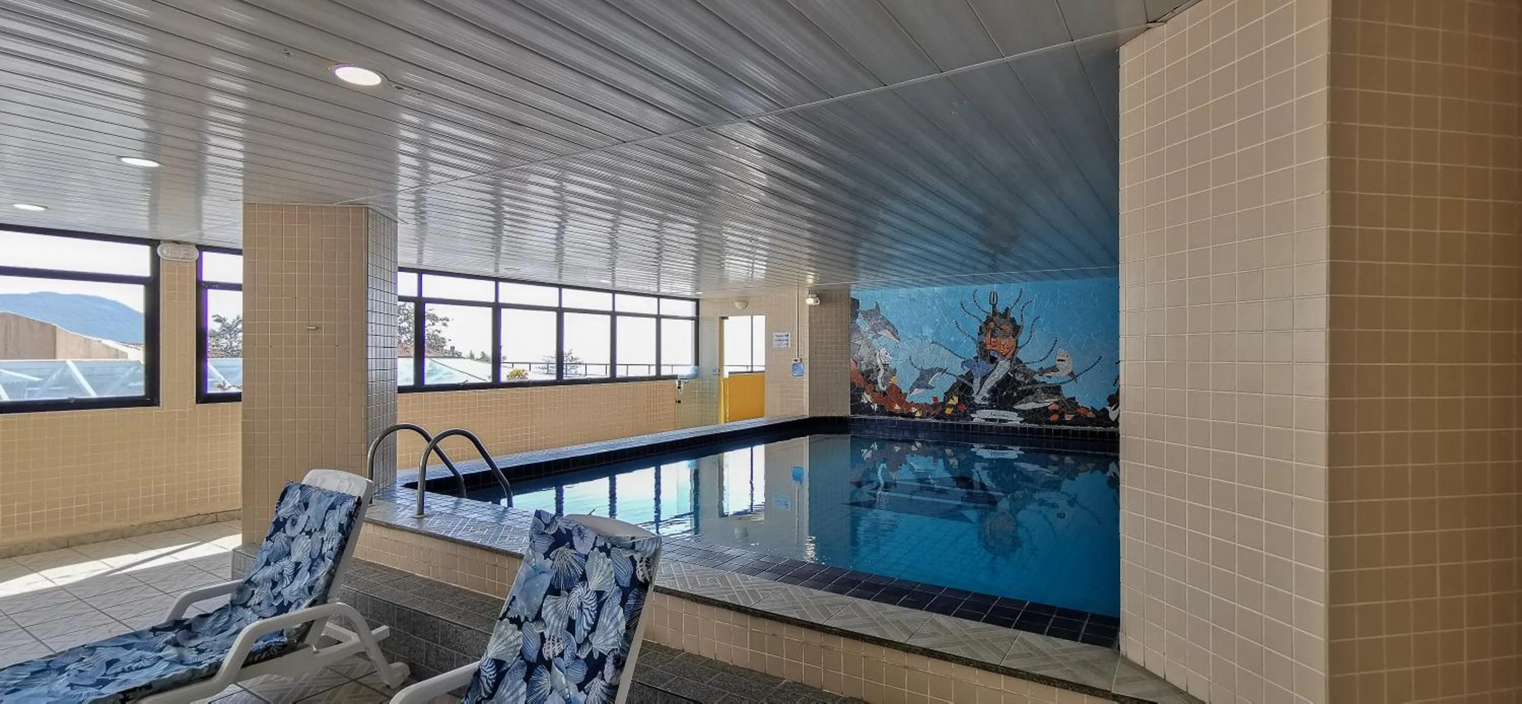 Swimming pool in Ingleses Praia Hotel