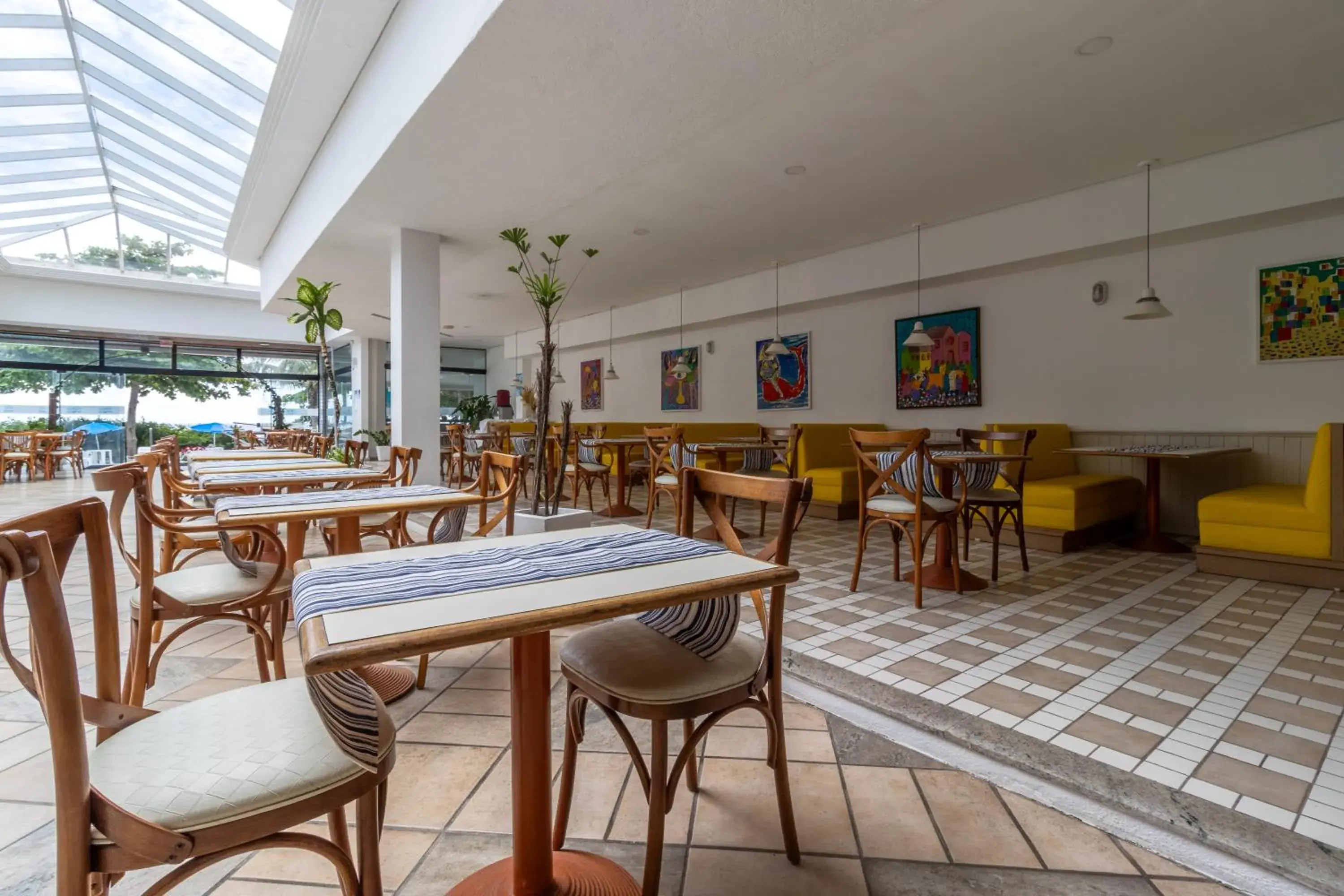 Restaurant/places to eat in Ingleses Praia Hotel Restaurant/places to eat in Ingleses Praia Hotel