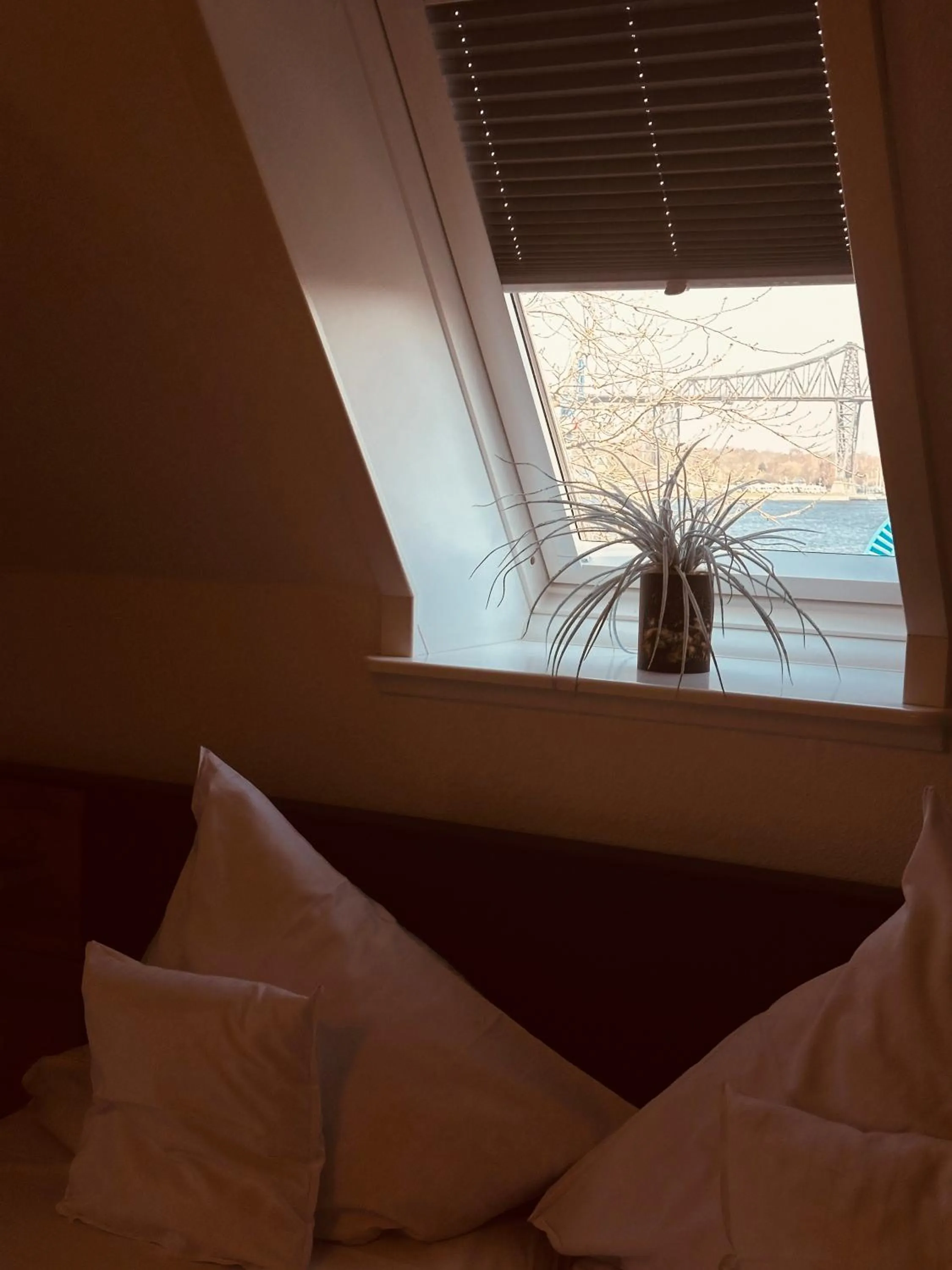 Bed in Kanal-Haus "Das Gästehaus direkt am NOK"