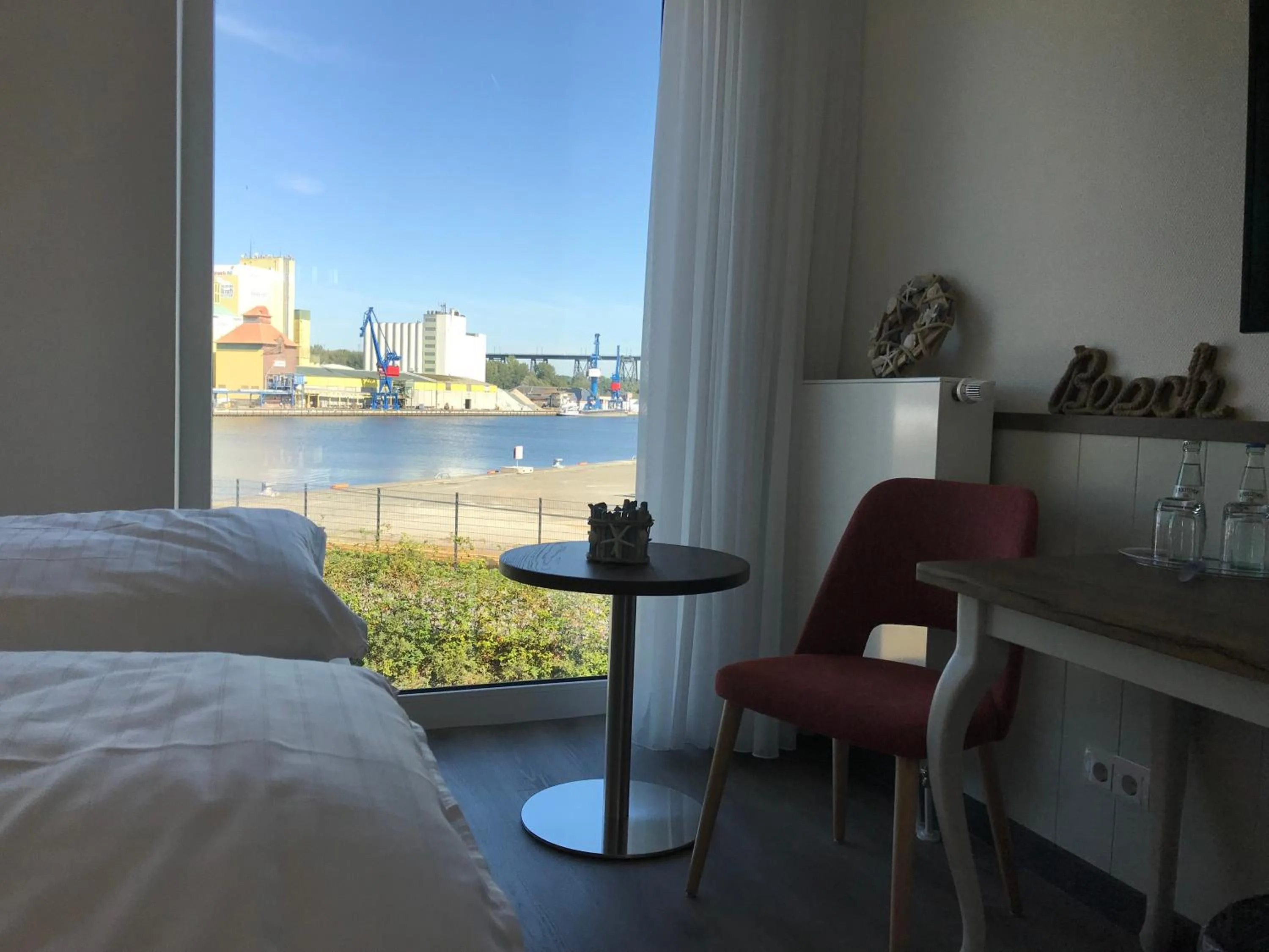 Bed in Kanal-Haus "Das Gästehaus direkt am NOK"