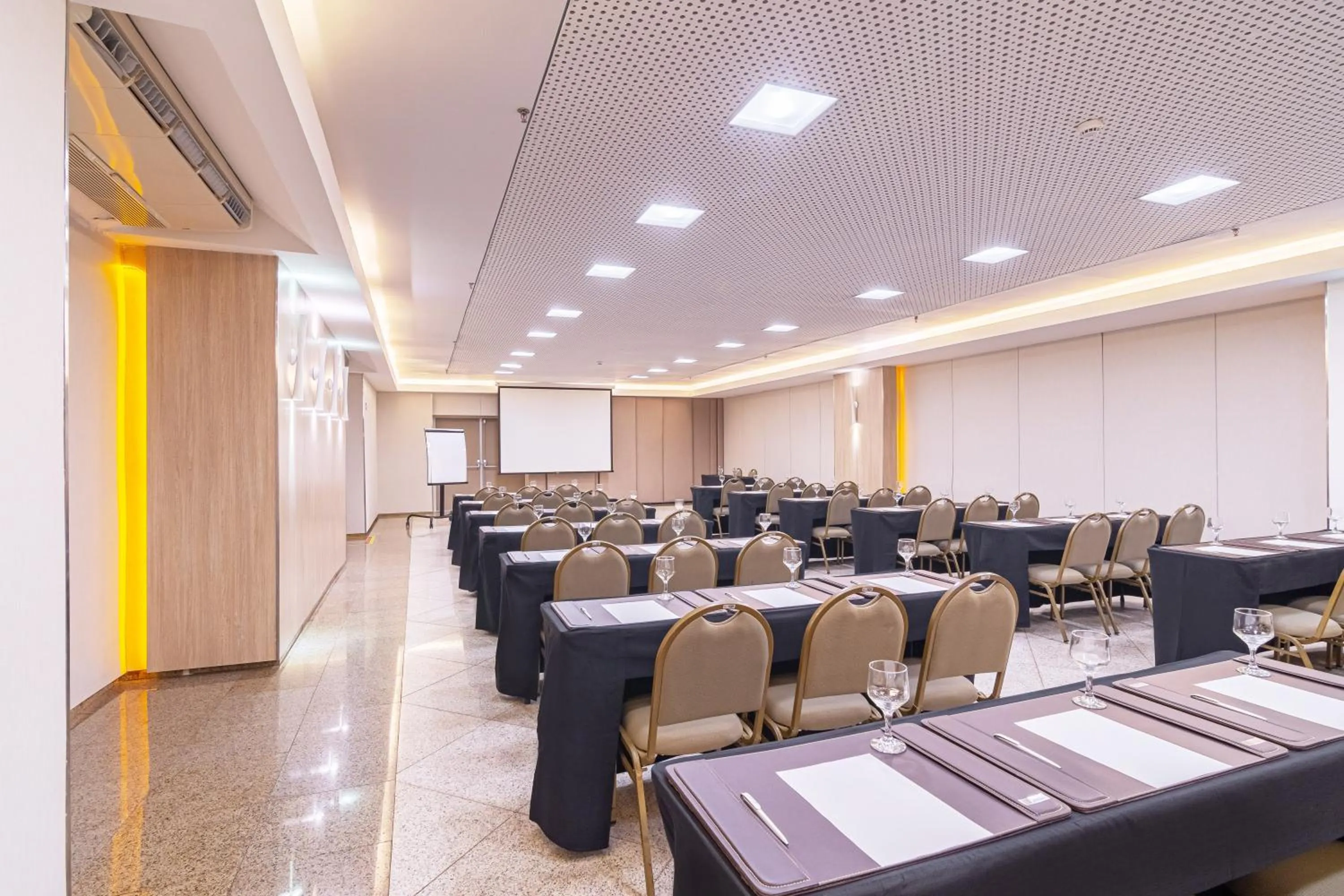 Meeting/conference room in Seara Praia Hotel