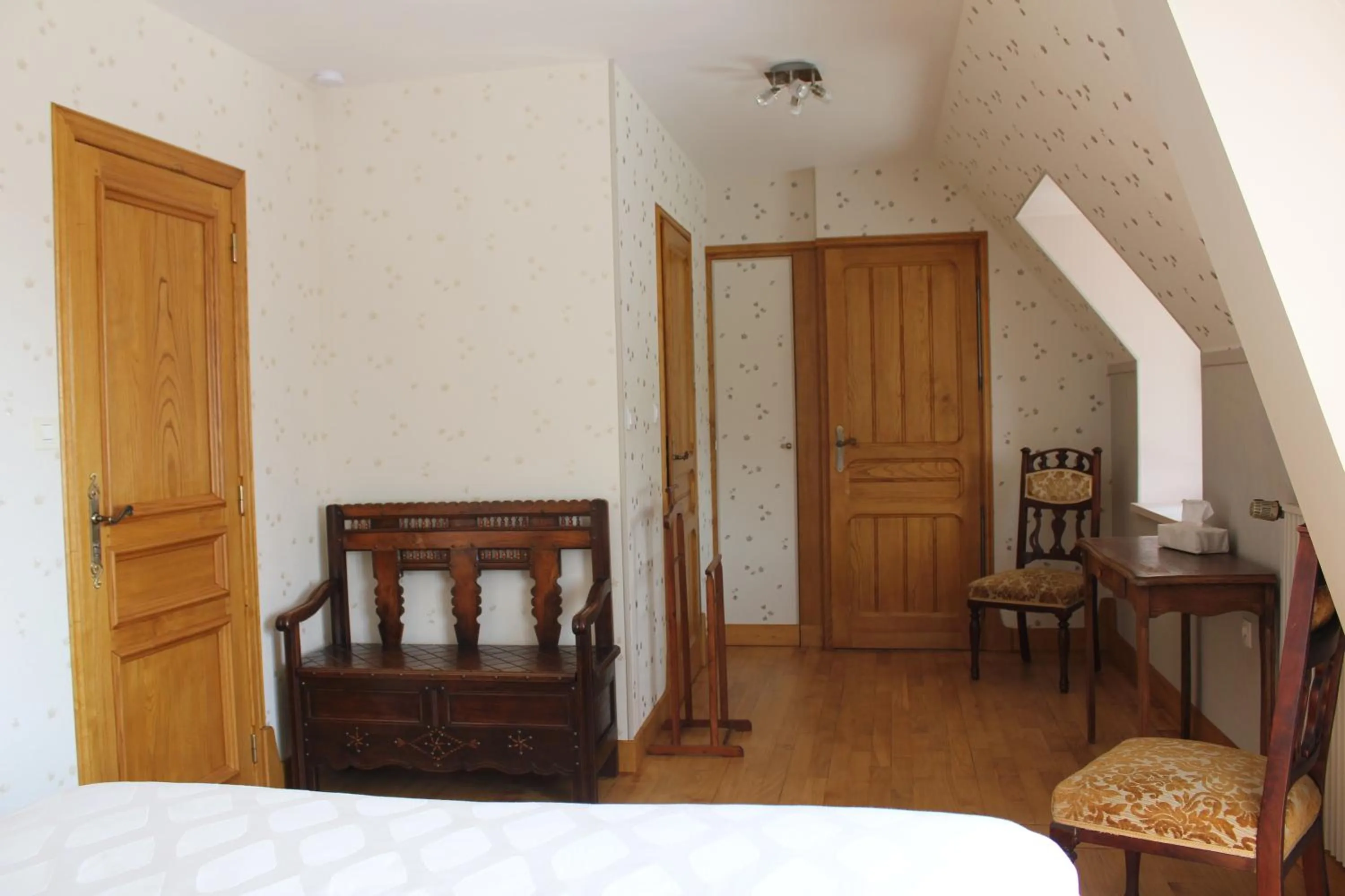 Photo of the whole room, Bed in Au p'tit Mont