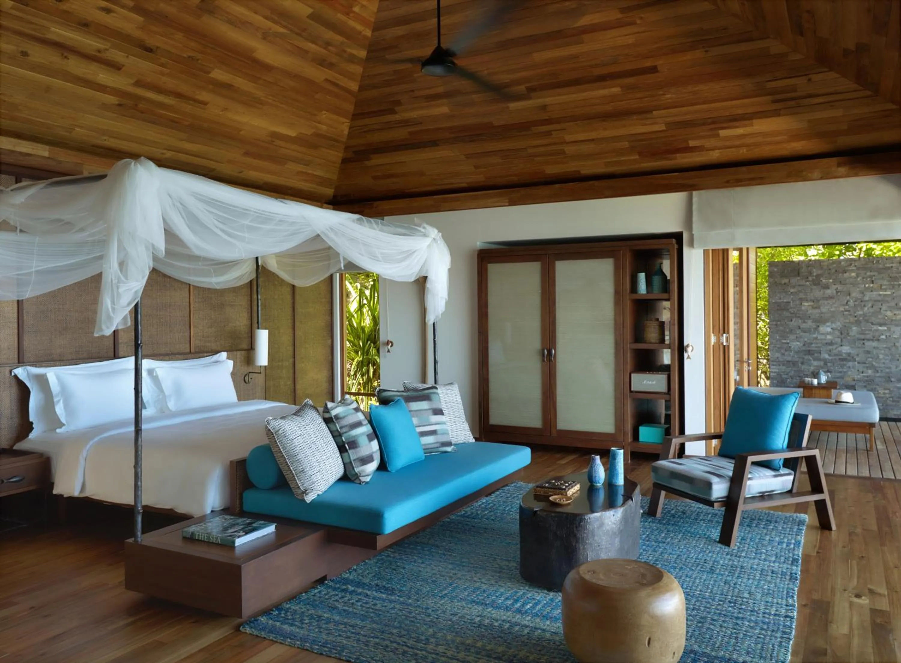 Bedroom, Bed in Six Senses Zil Pasyon, Seychelles