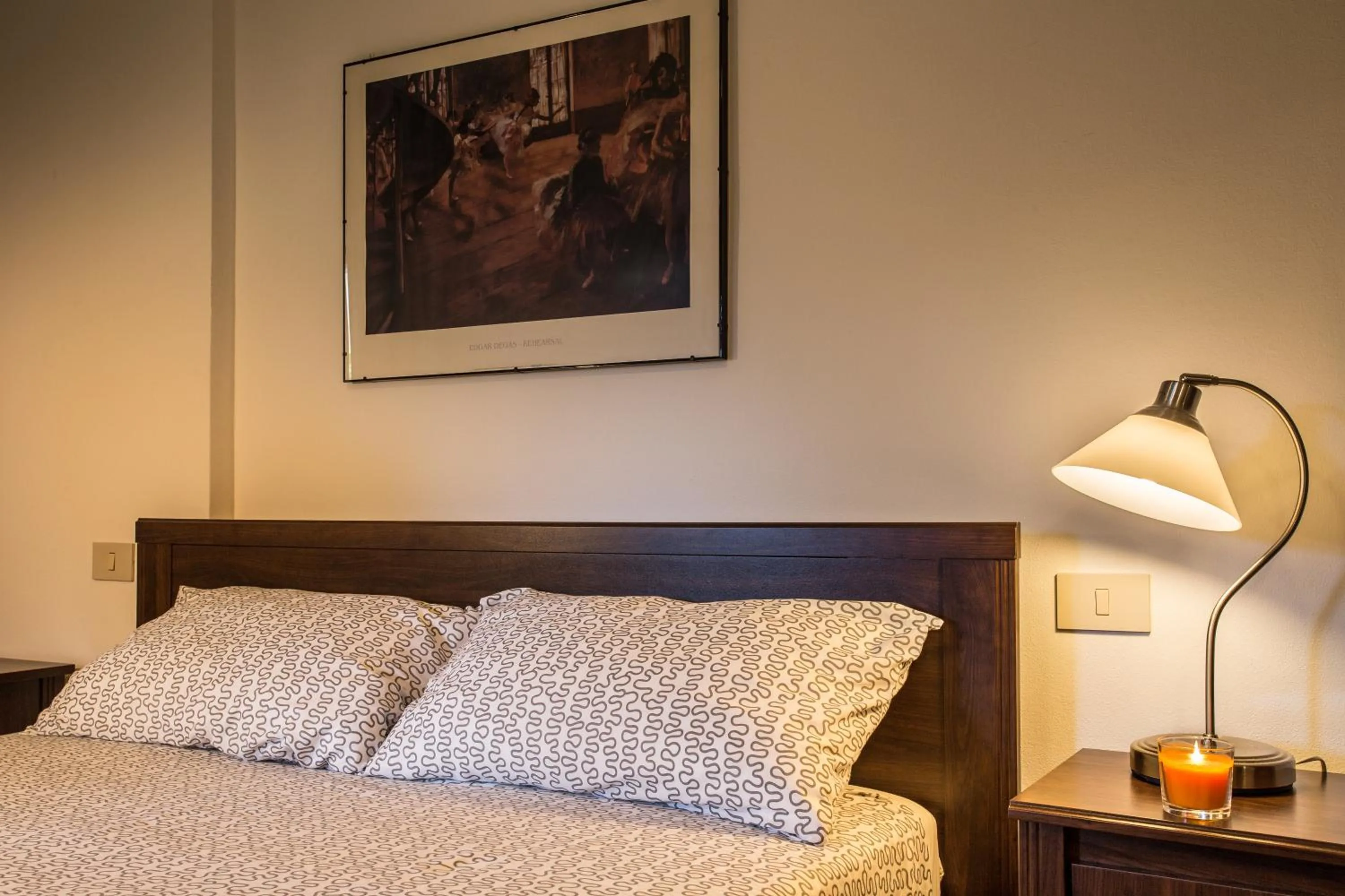 Bedroom, Bed in Comfort Zone
