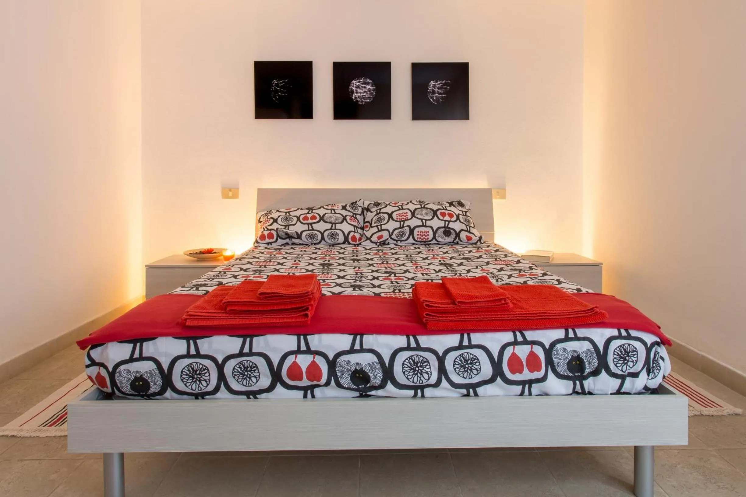 Photo of the whole room, Bed in Comfort Zone
