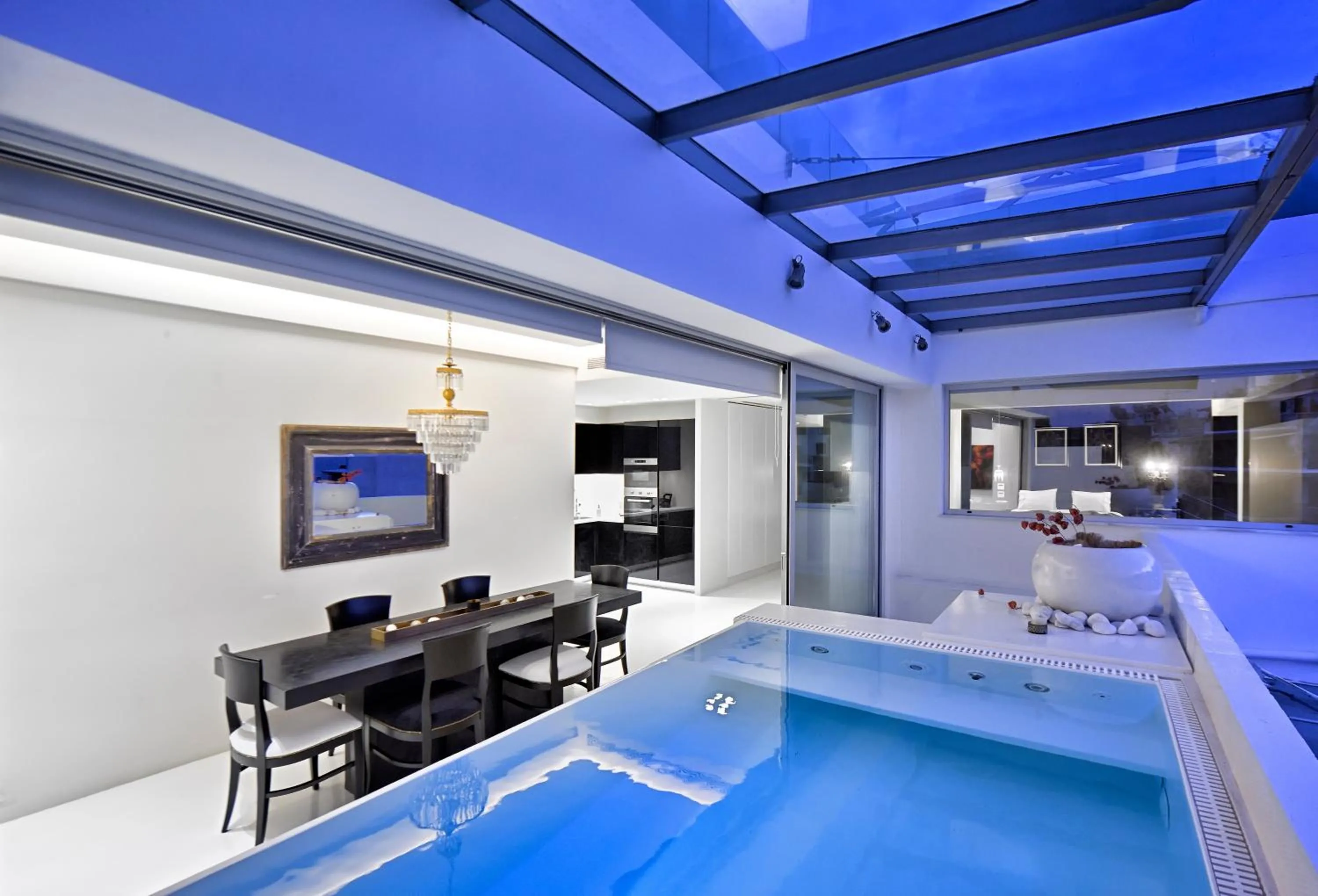 Dining area in ALTO PSYRRI PENTHOUSE by K&K