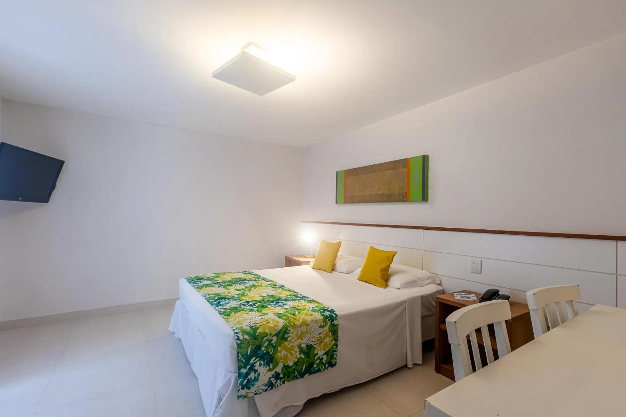 Photo of the whole room, Bed in Corais e Conchas