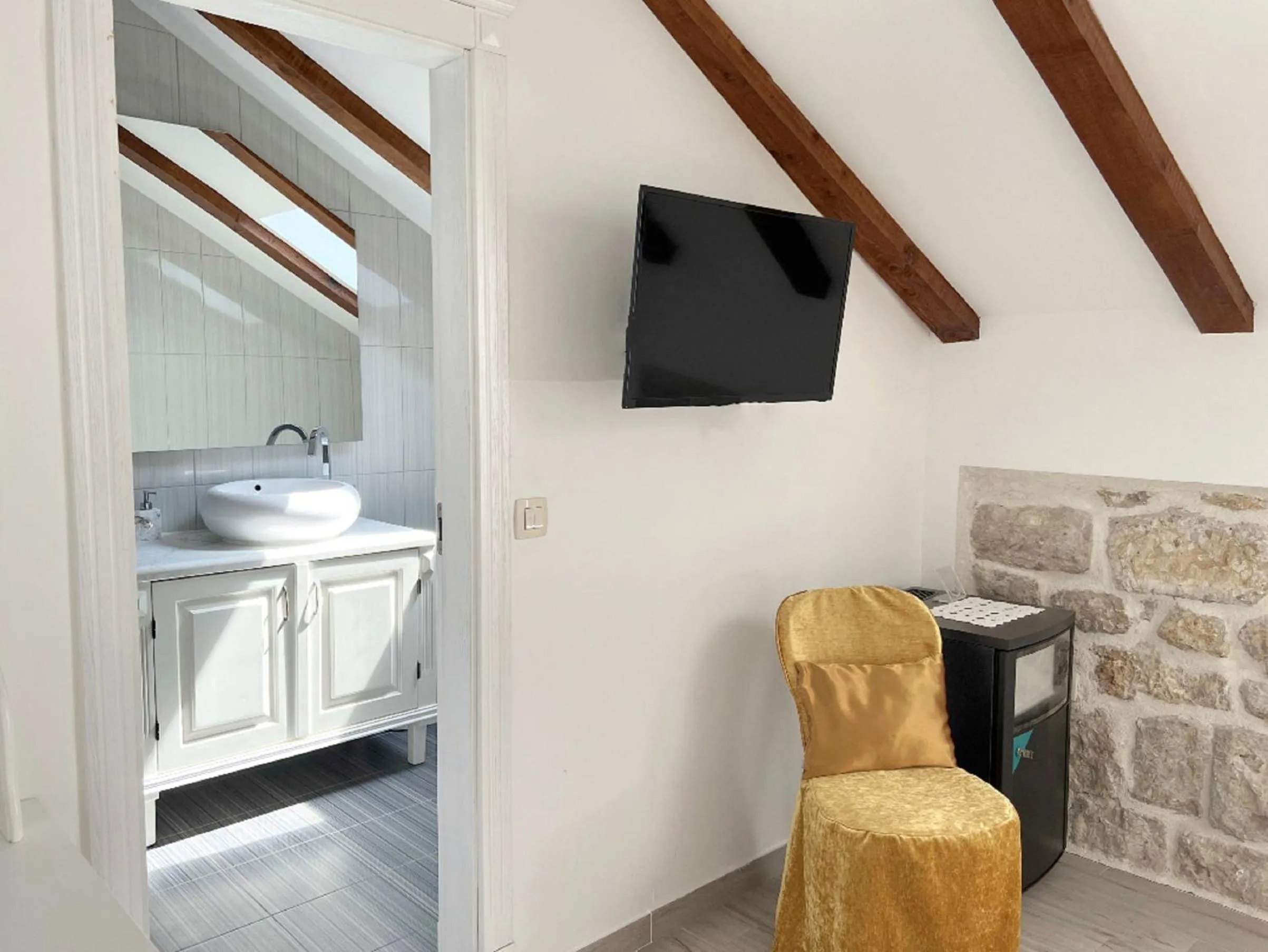 Superior Double or Twin Room with City View in Bed&Breakfast Sorgo Palace