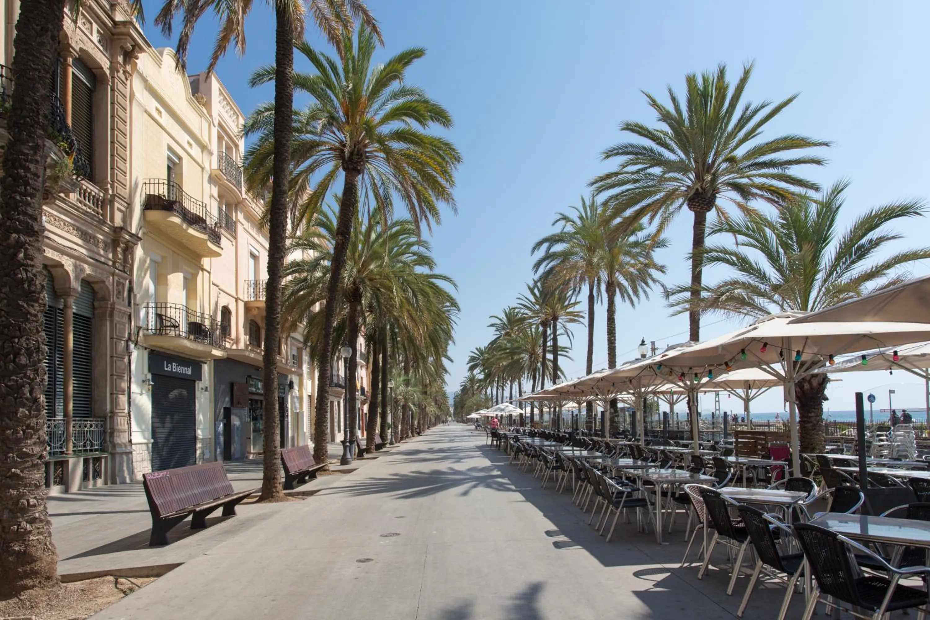 Restaurant/places to eat in Hostal Solimar