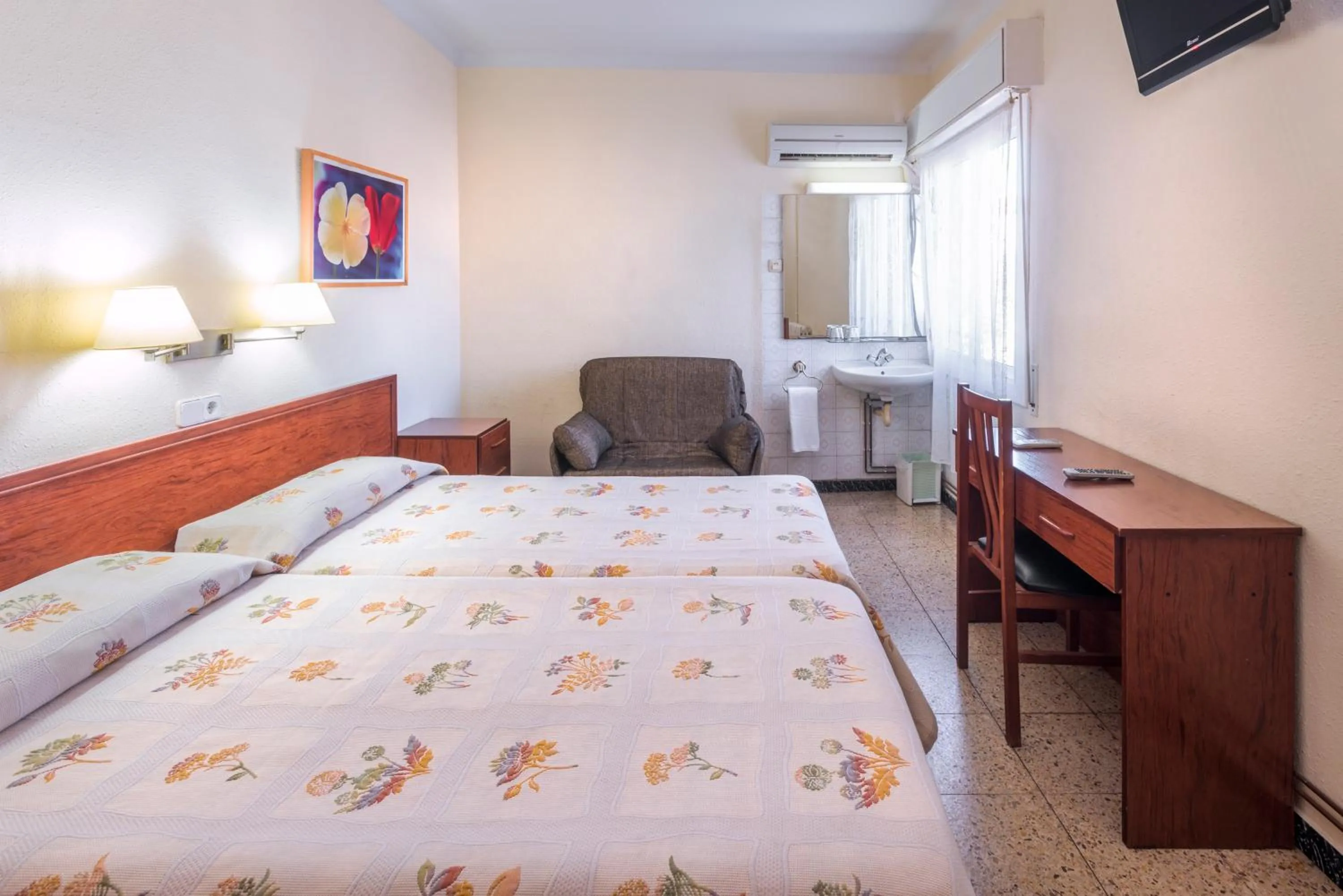 Day, Bed in Hostal Solimar