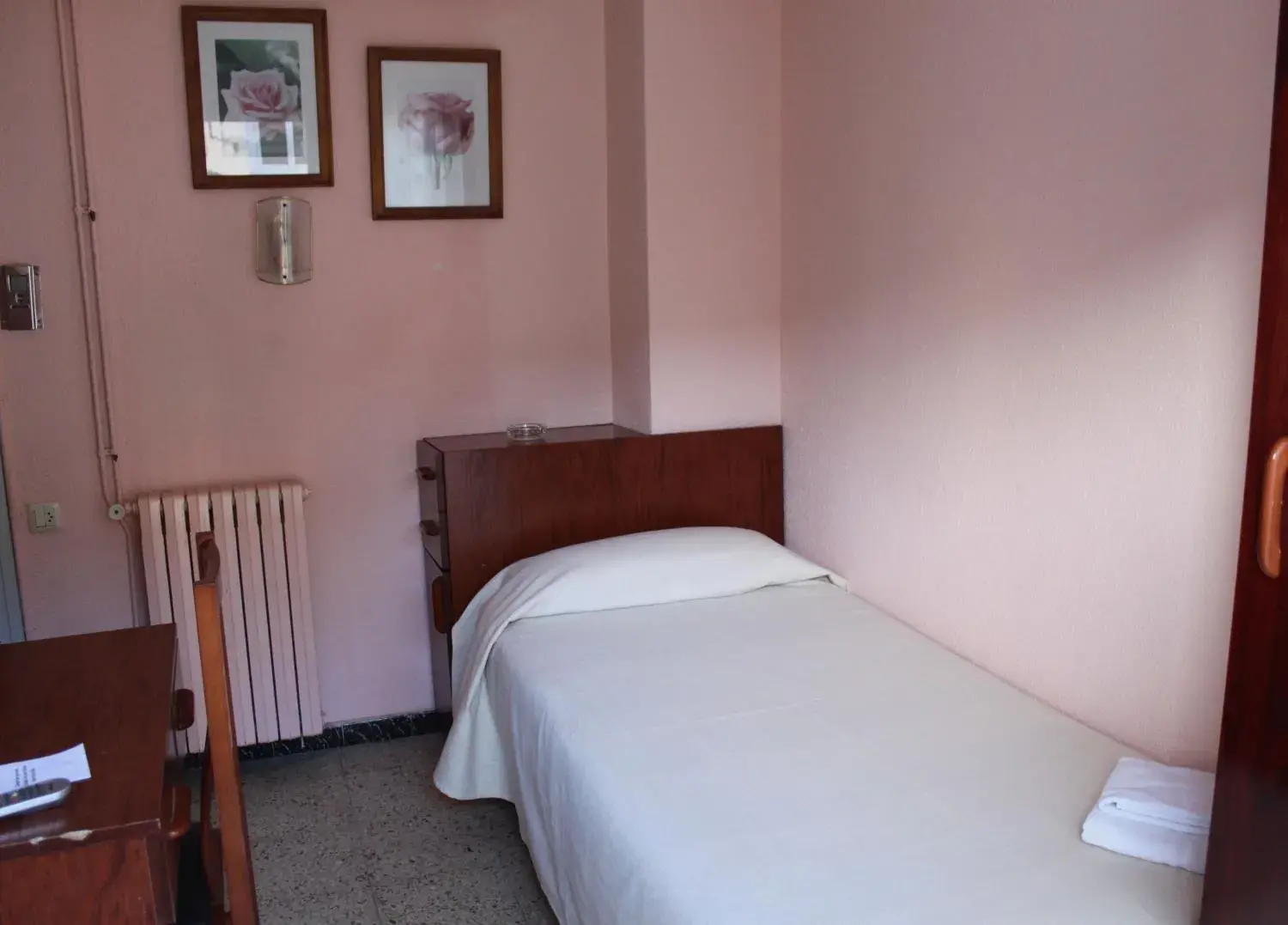 Single Room with Private Bathroom in Hostal Solimar Single Room with Private Bathroom in Hostal Solimar