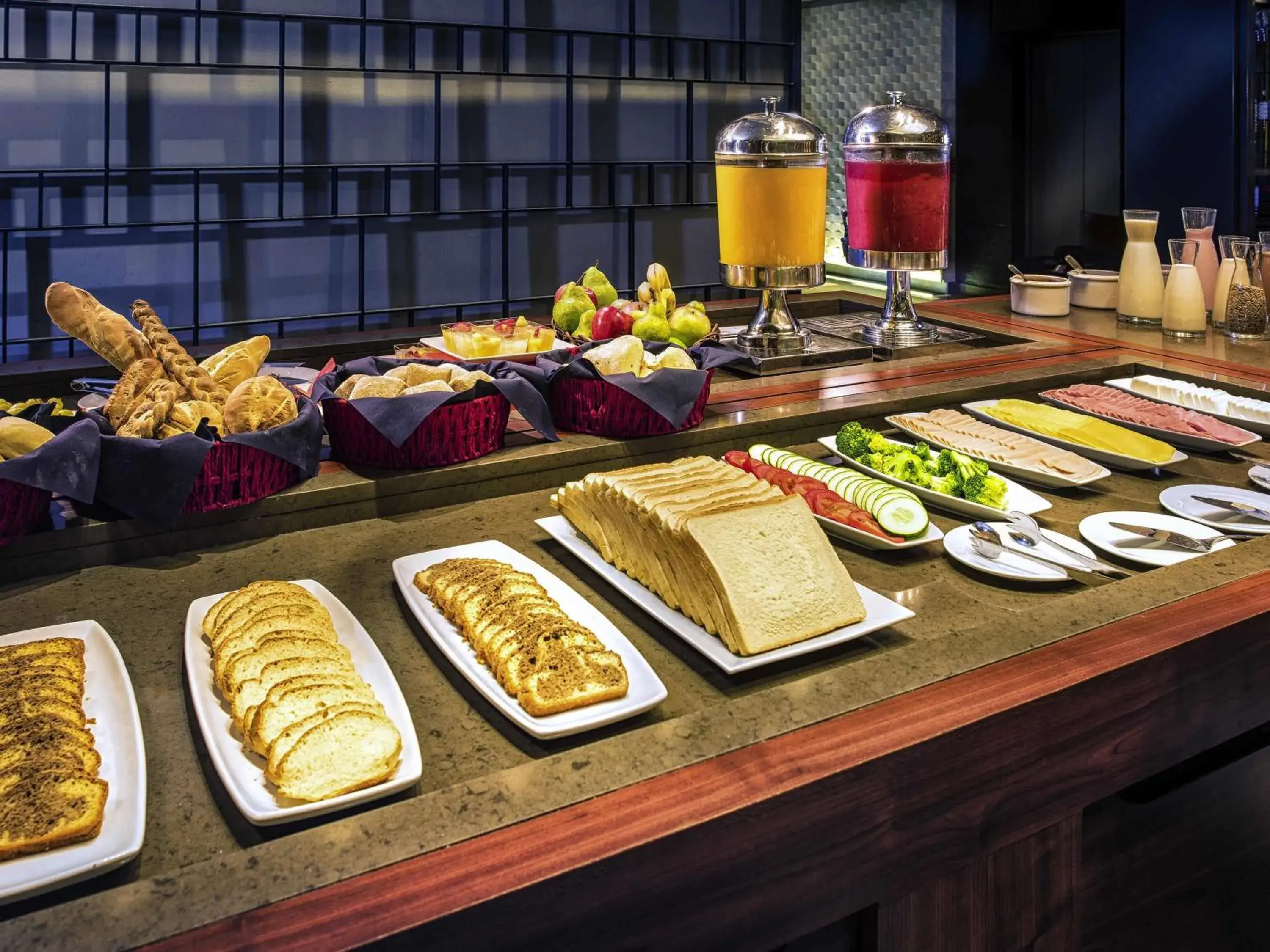 Restaurant/places to eat in Mercure Santiago Centro Restaurant/places to eat in Mercure Santiago Centro