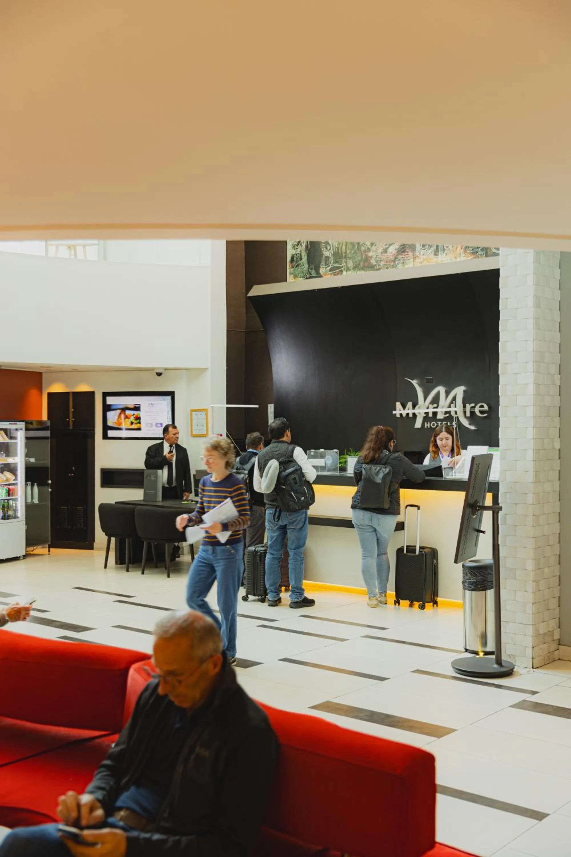 Lobby or reception in Mercure Santiago Centro