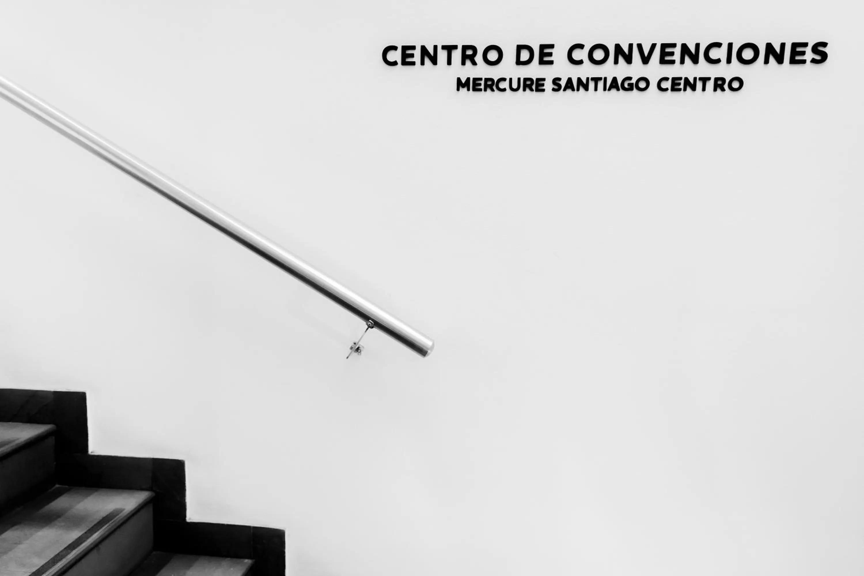 Text overlay in Mercure Santiago Centro