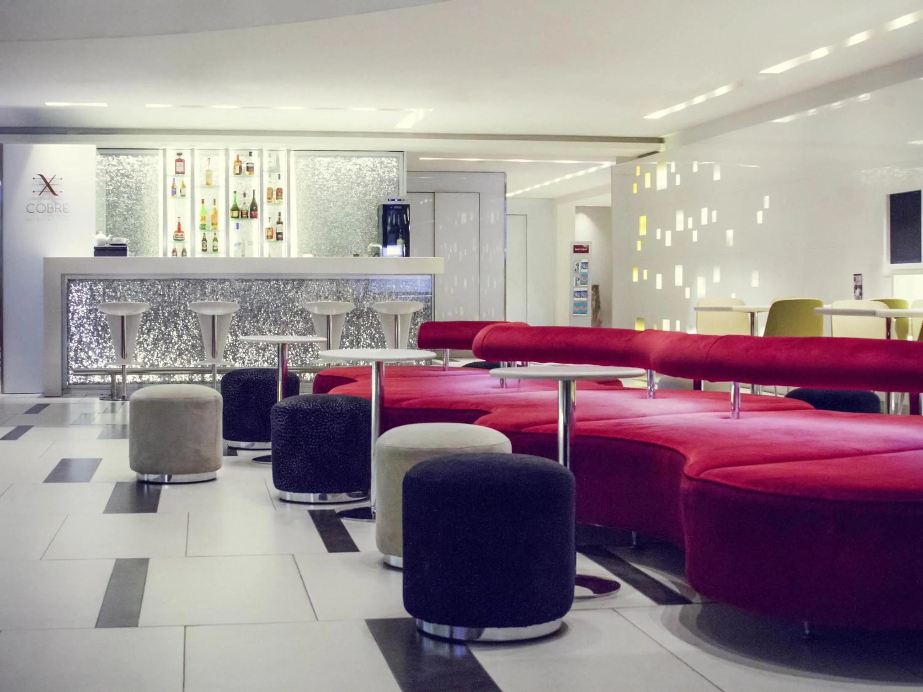 Lounge or bar in Mercure Santiago Centro
