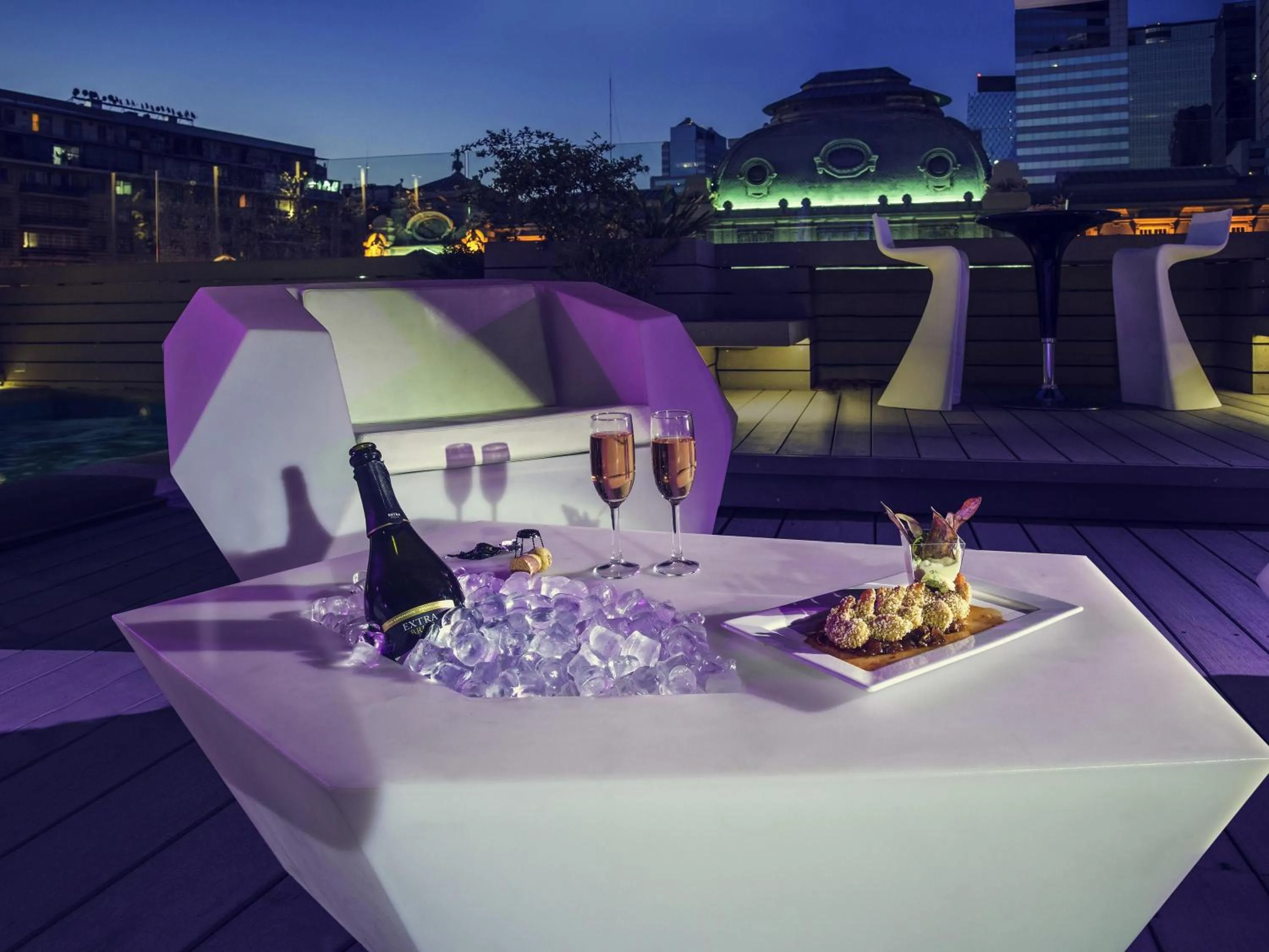 Lounge or bar in Mercure Santiago Centro