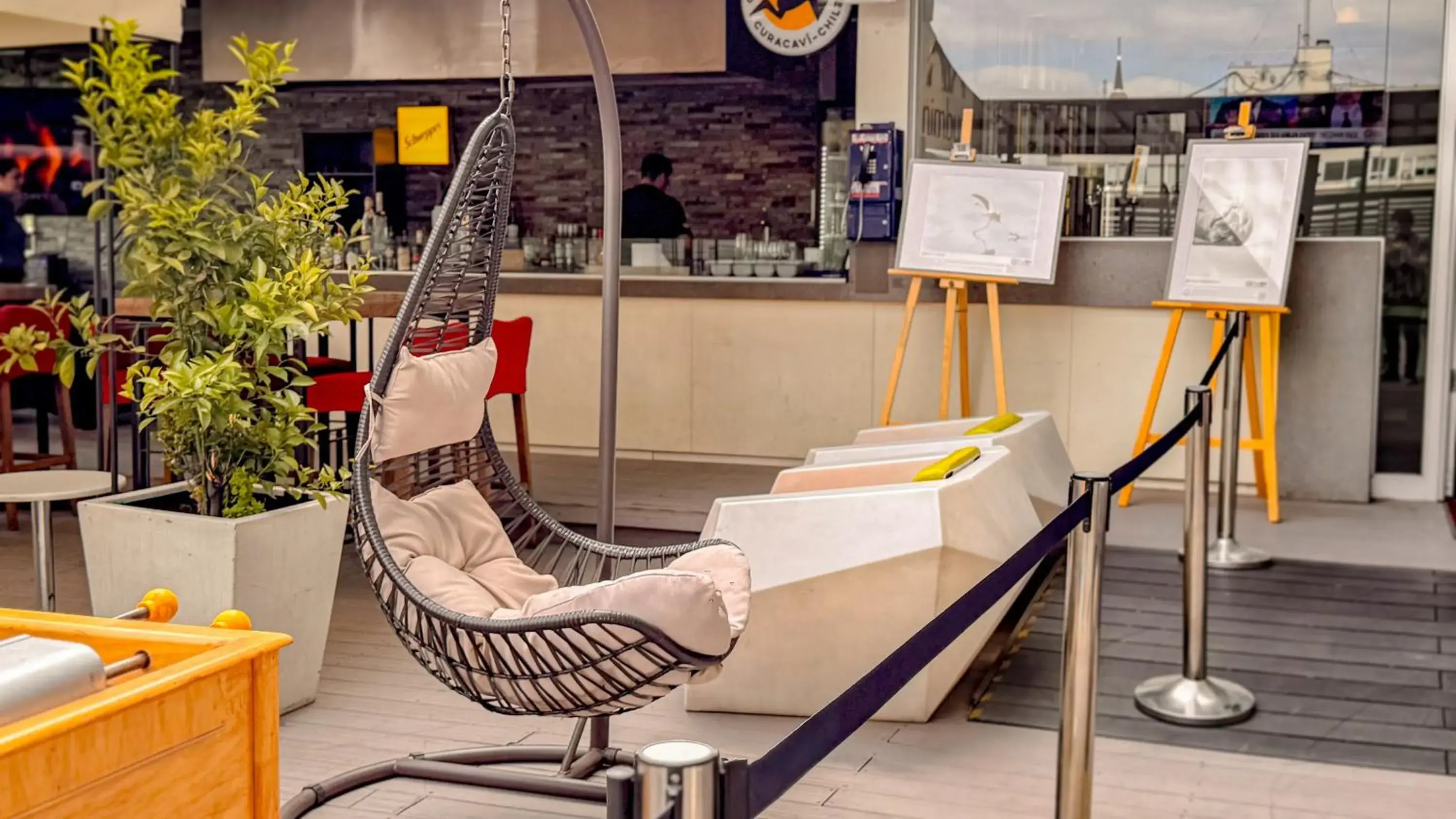 Swimming pool in Mercure Santiago Centro Swimming pool in Mercure Santiago Centro