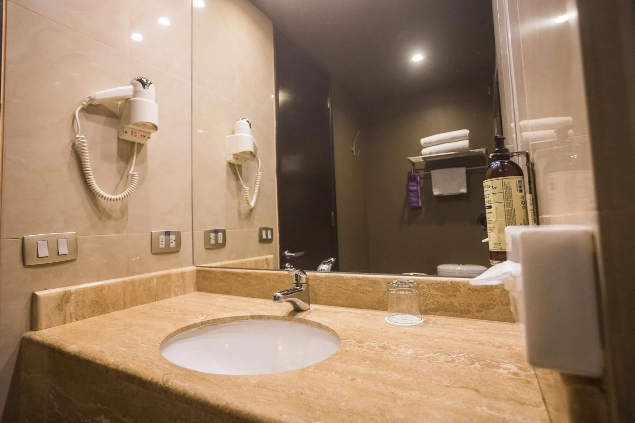 Bathroom in Mercure Santiago Centro