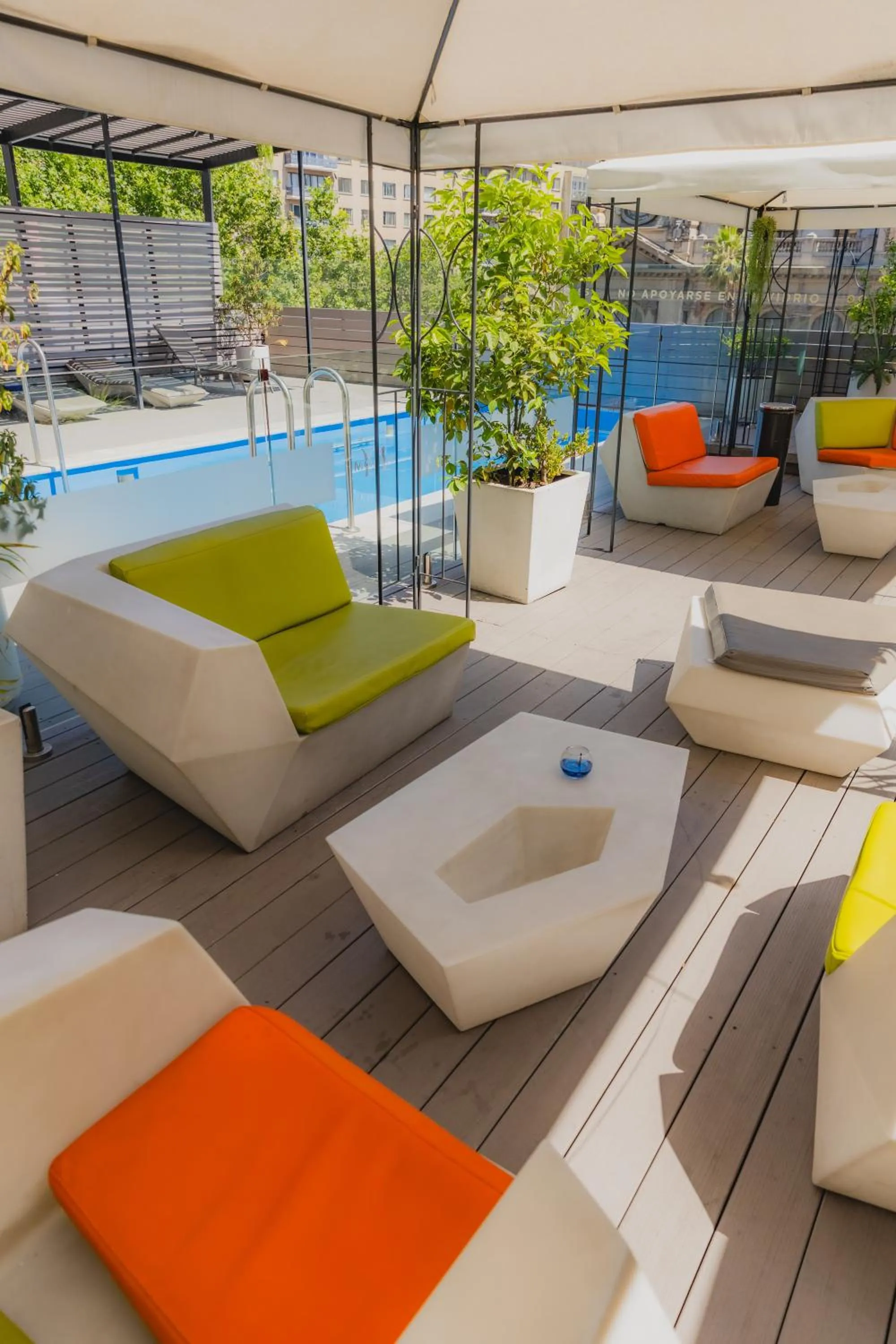 Swimming pool in Mercure Santiago Centro