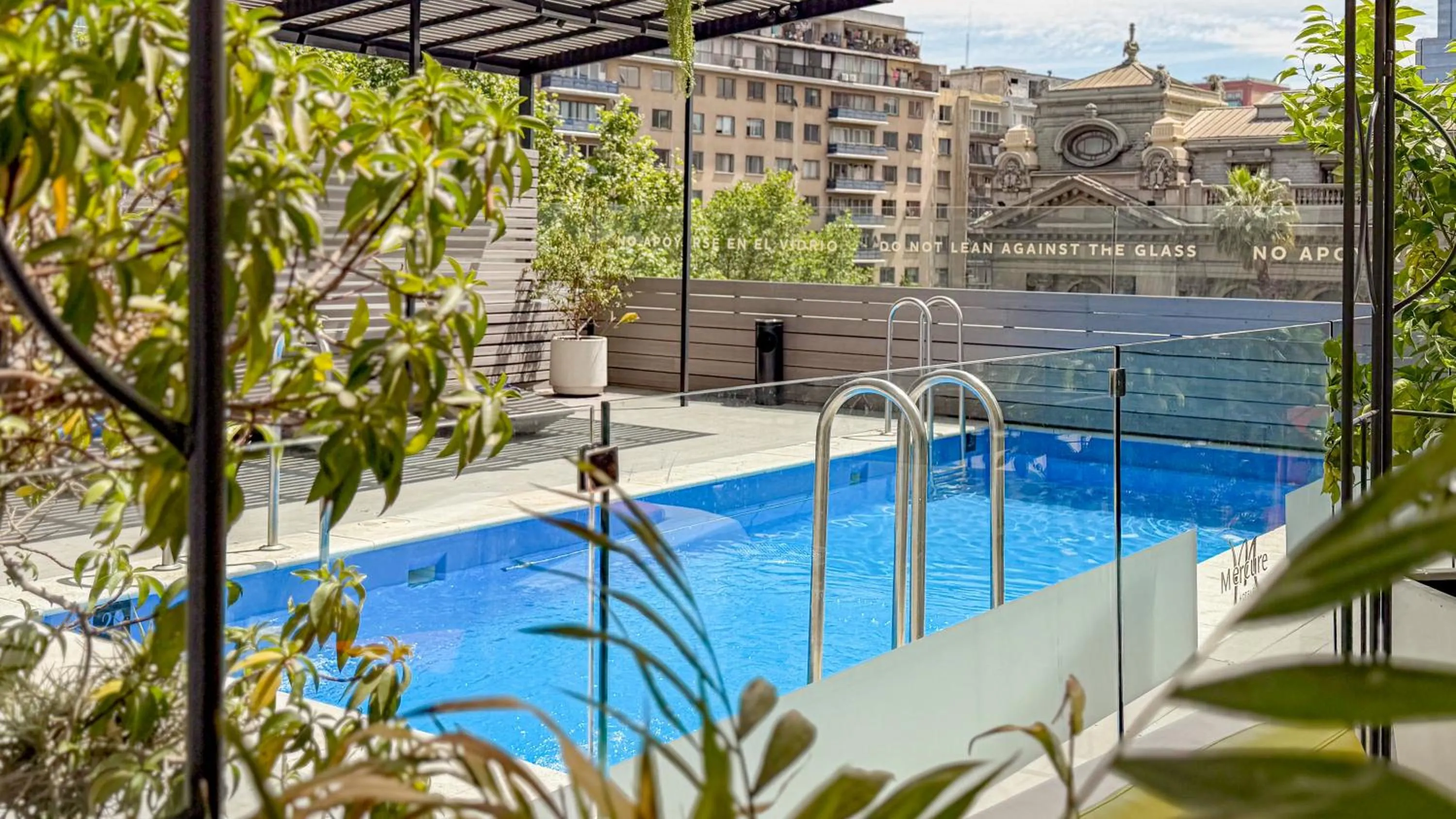 Swimming pool in Mercure Santiago Centro