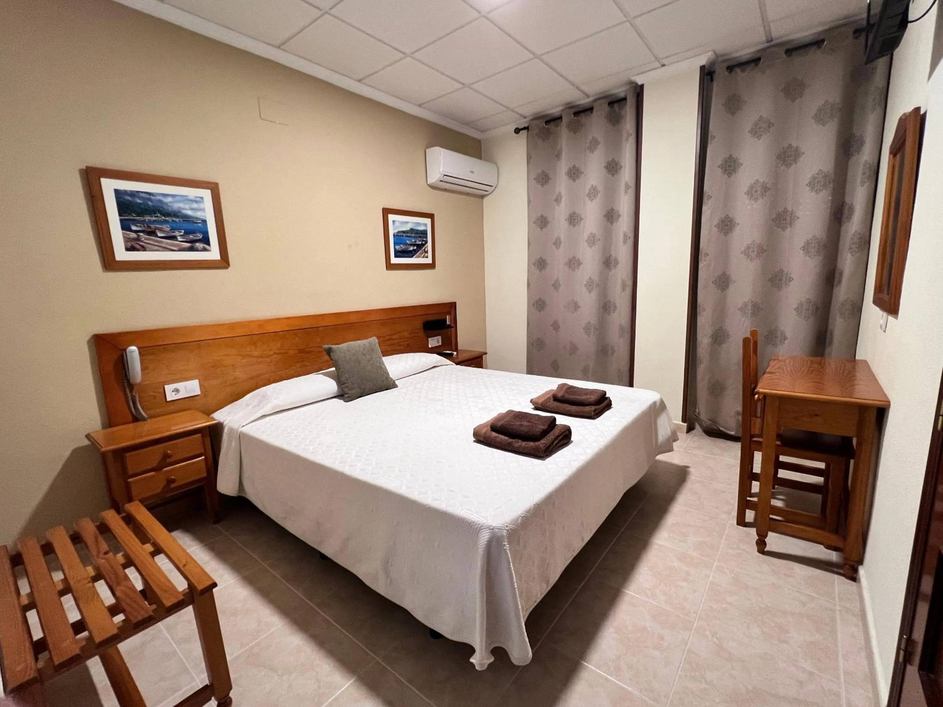 Photo of the whole room, Bed in Hotel Don Juan