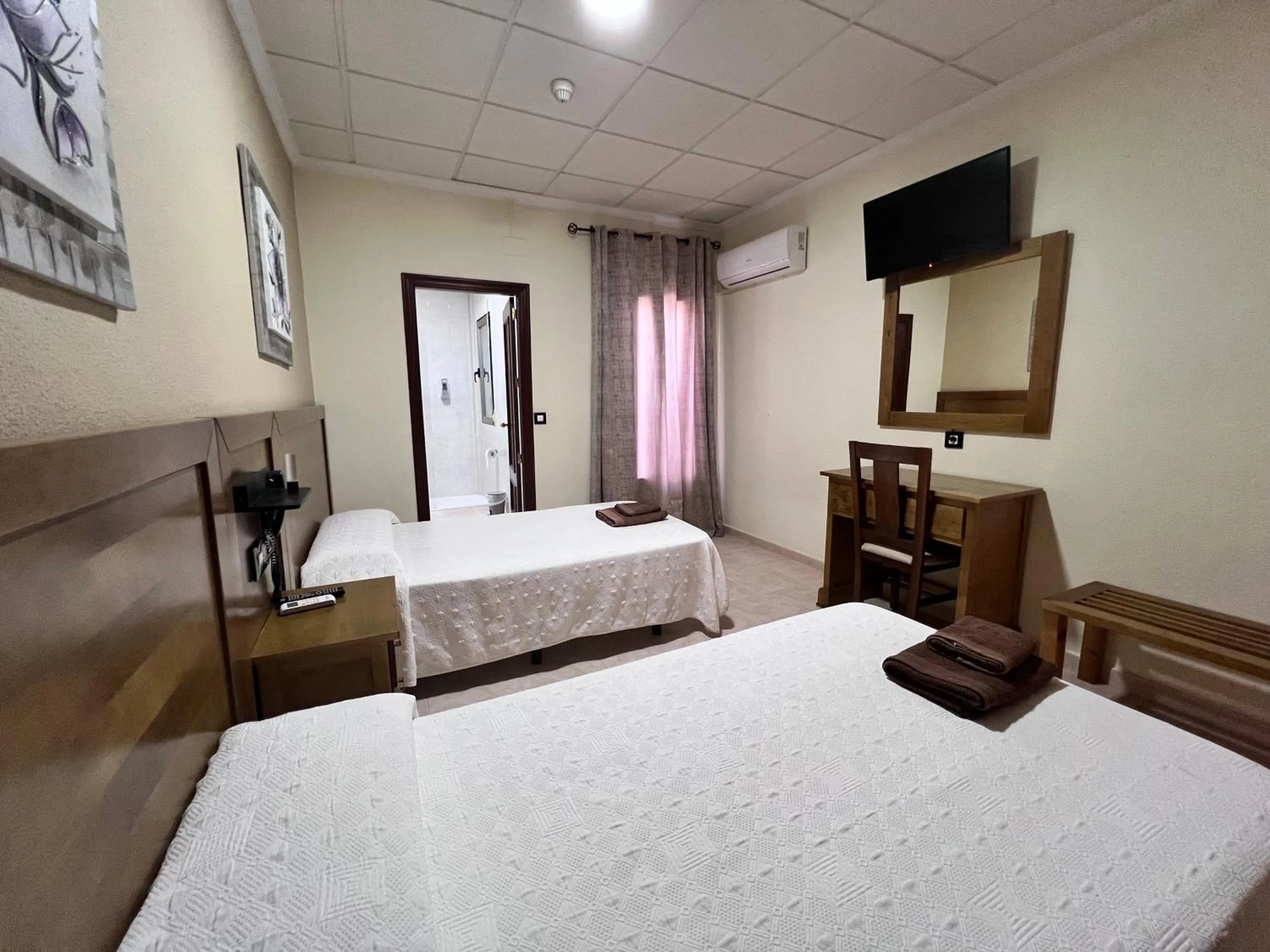 Photo of the whole room, Bed in Hotel Don Juan