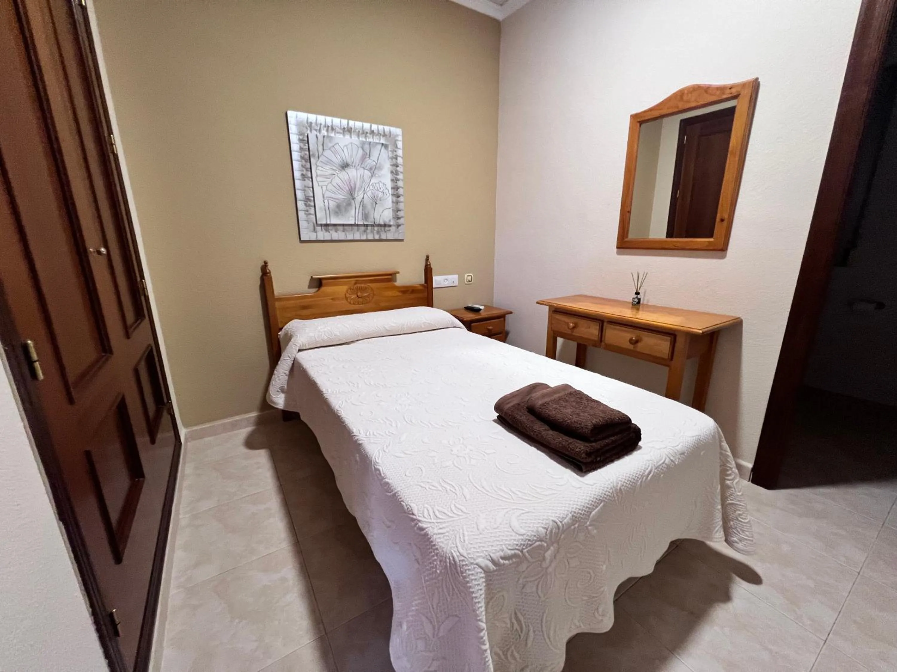 Photo of the whole room, Bed in Hotel Don Juan