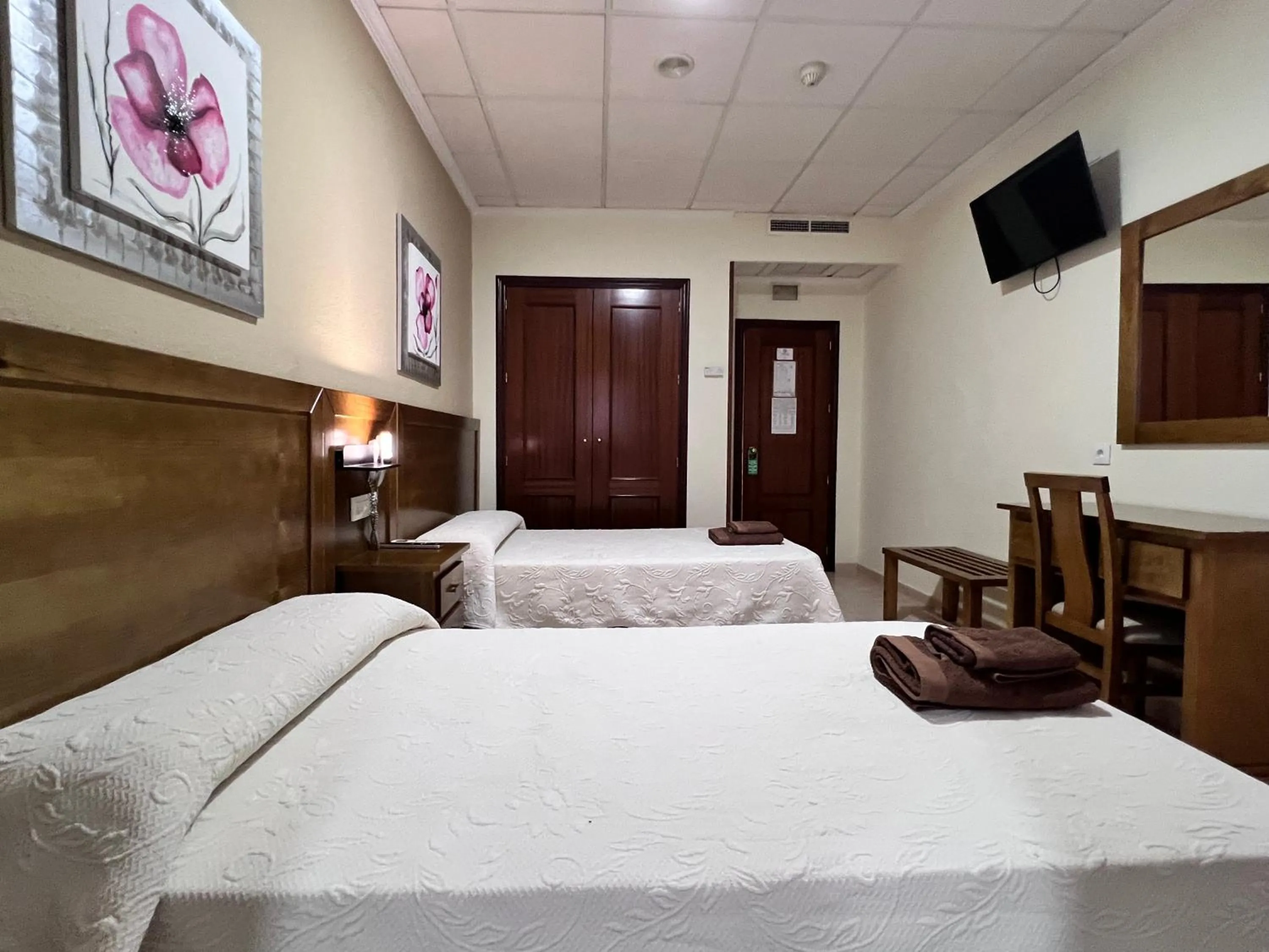 Photo of the whole room, Bed in Hotel Don Juan