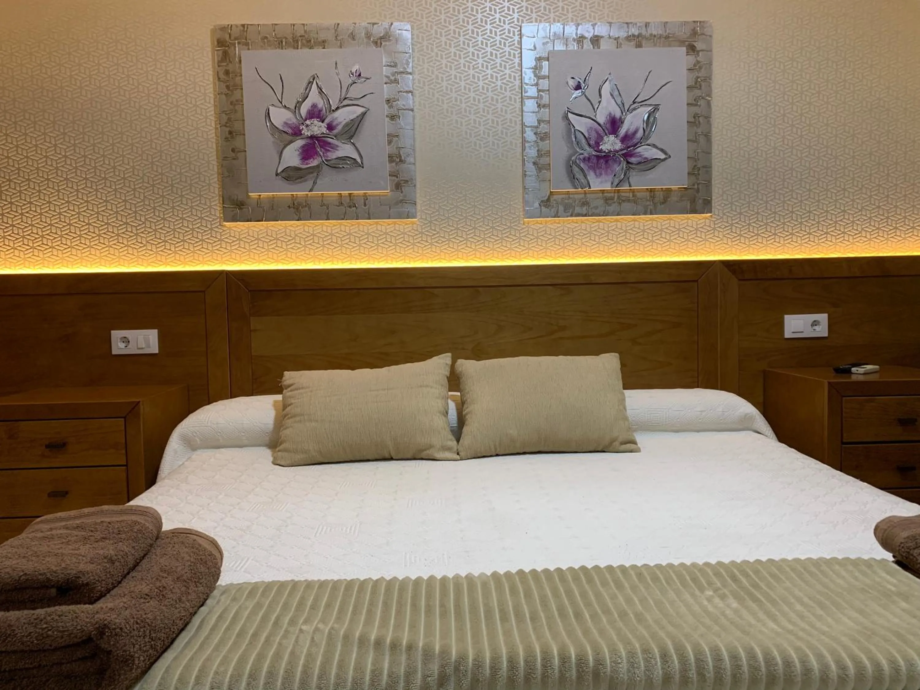 Photo of the whole room, Bed in Hotel Don Juan