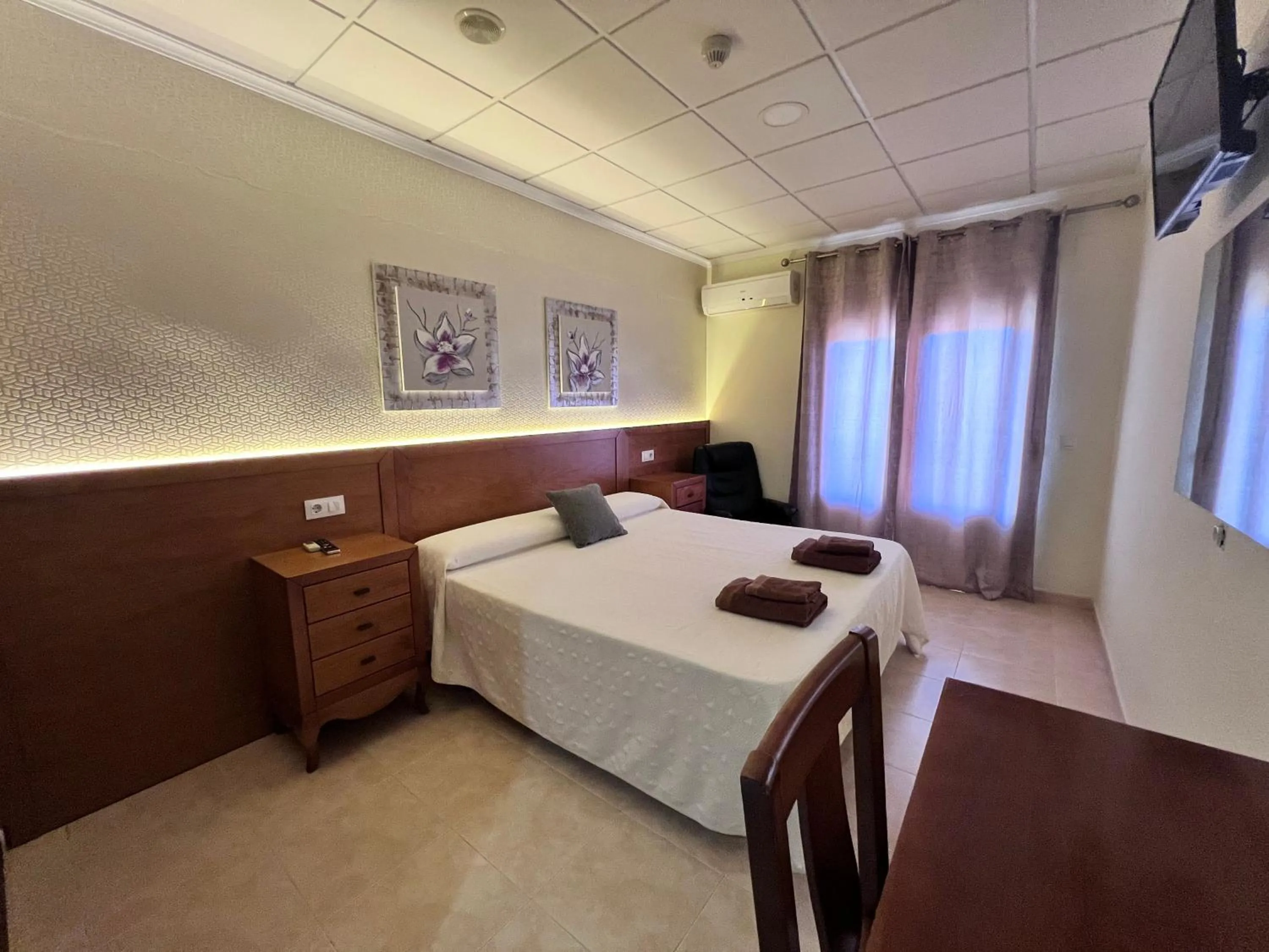 Photo of the whole room, Bed in Hotel Don Juan