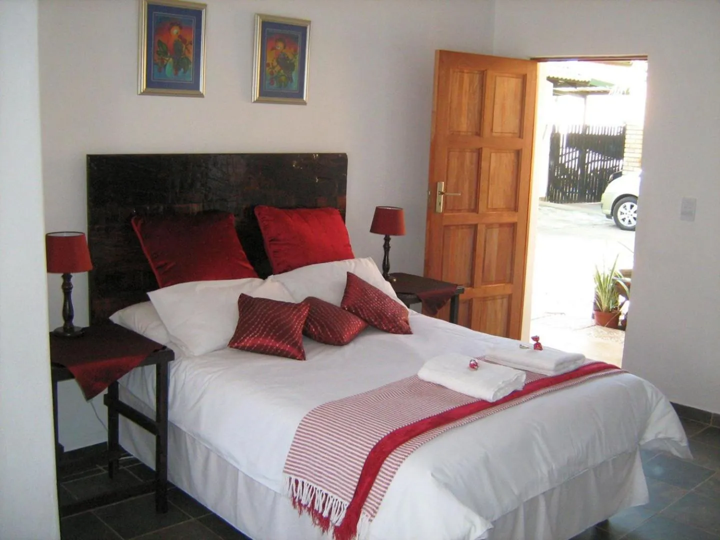 Bed in Ukarimu Guest House