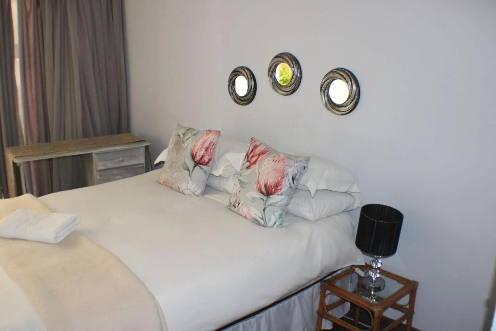 Bed in Ukarimu Guest House